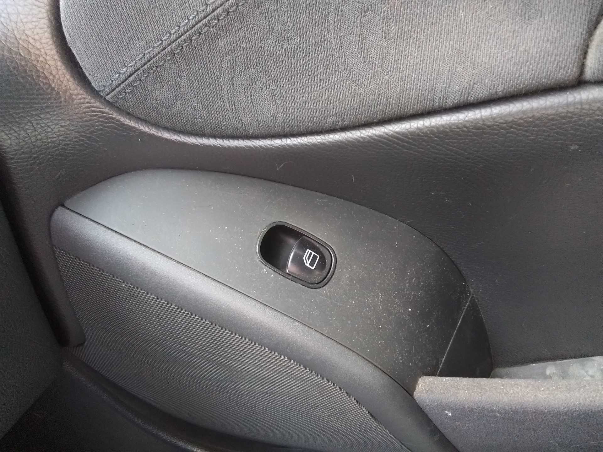 Recambio de mando elevalunas delantero derecho para mercedes-benz clase c (w203) berlina 200 cdi (203.004) referencia OEM IAM   