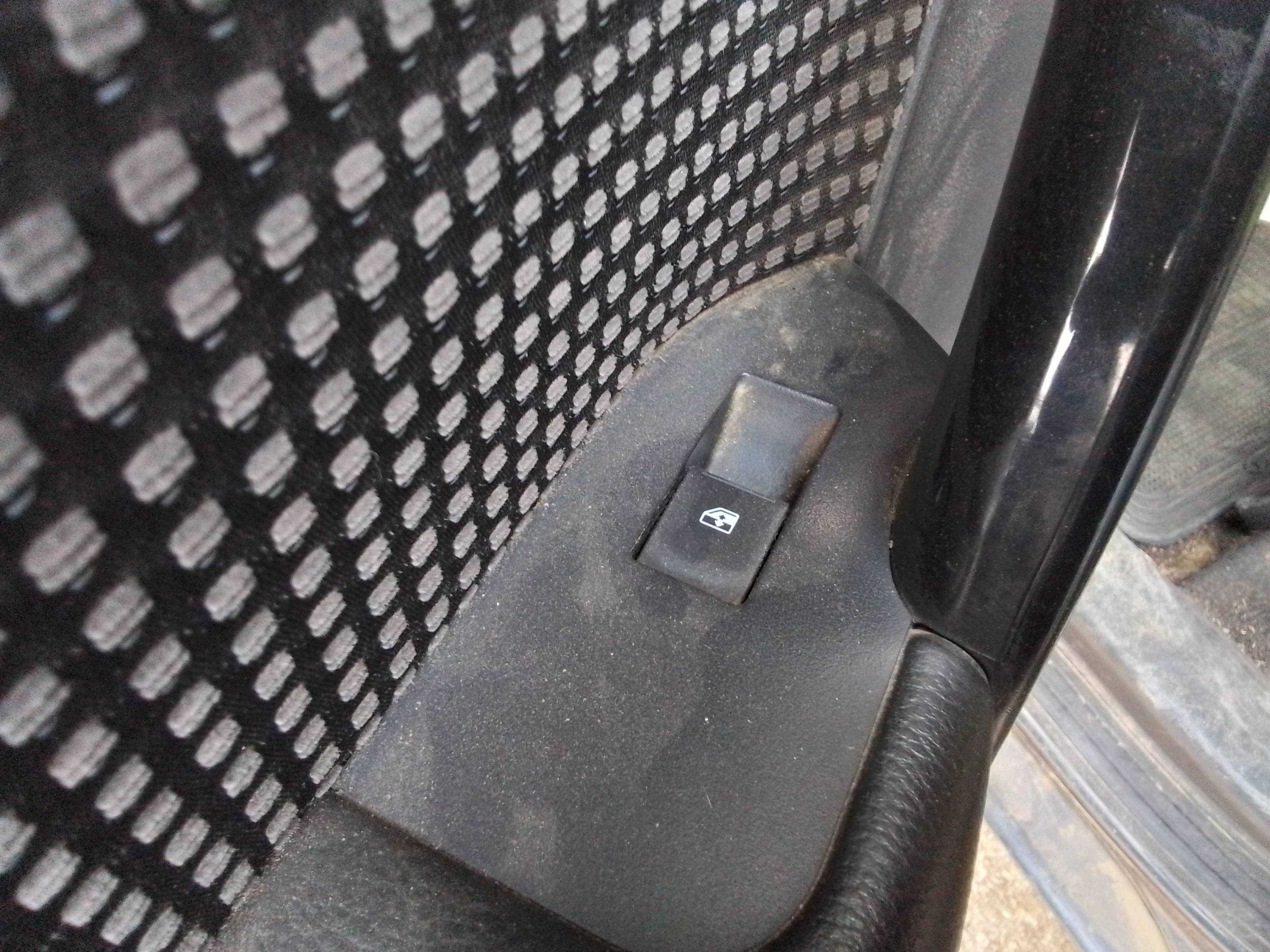 Recambio de mando elevalunas trasero izquierdo para chevrolet captiva 2.0 vcdi ls referencia OEM IAM   