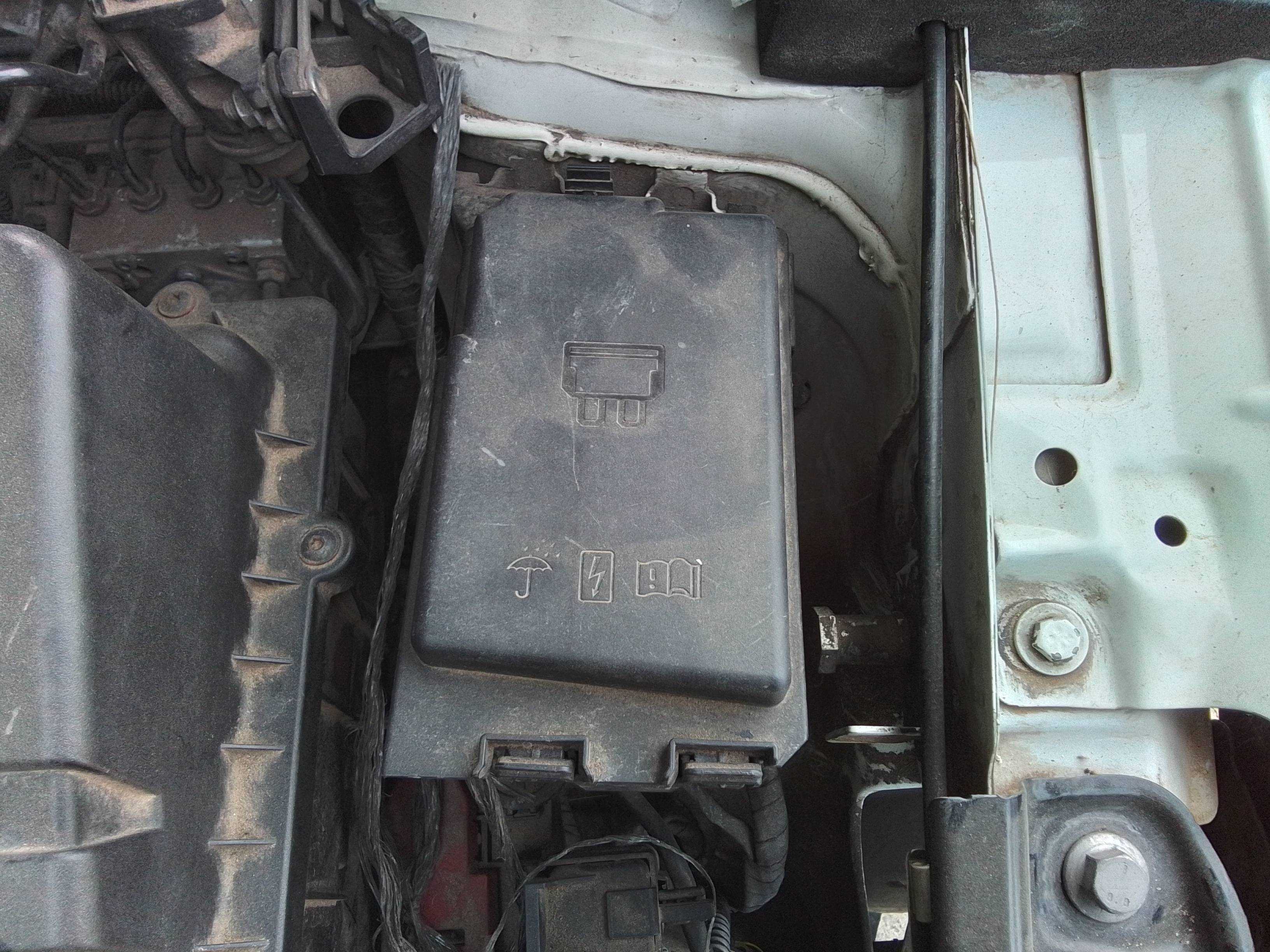 Recambio de caja reles / fusibles para skoda rapid active referencia OEM IAM   