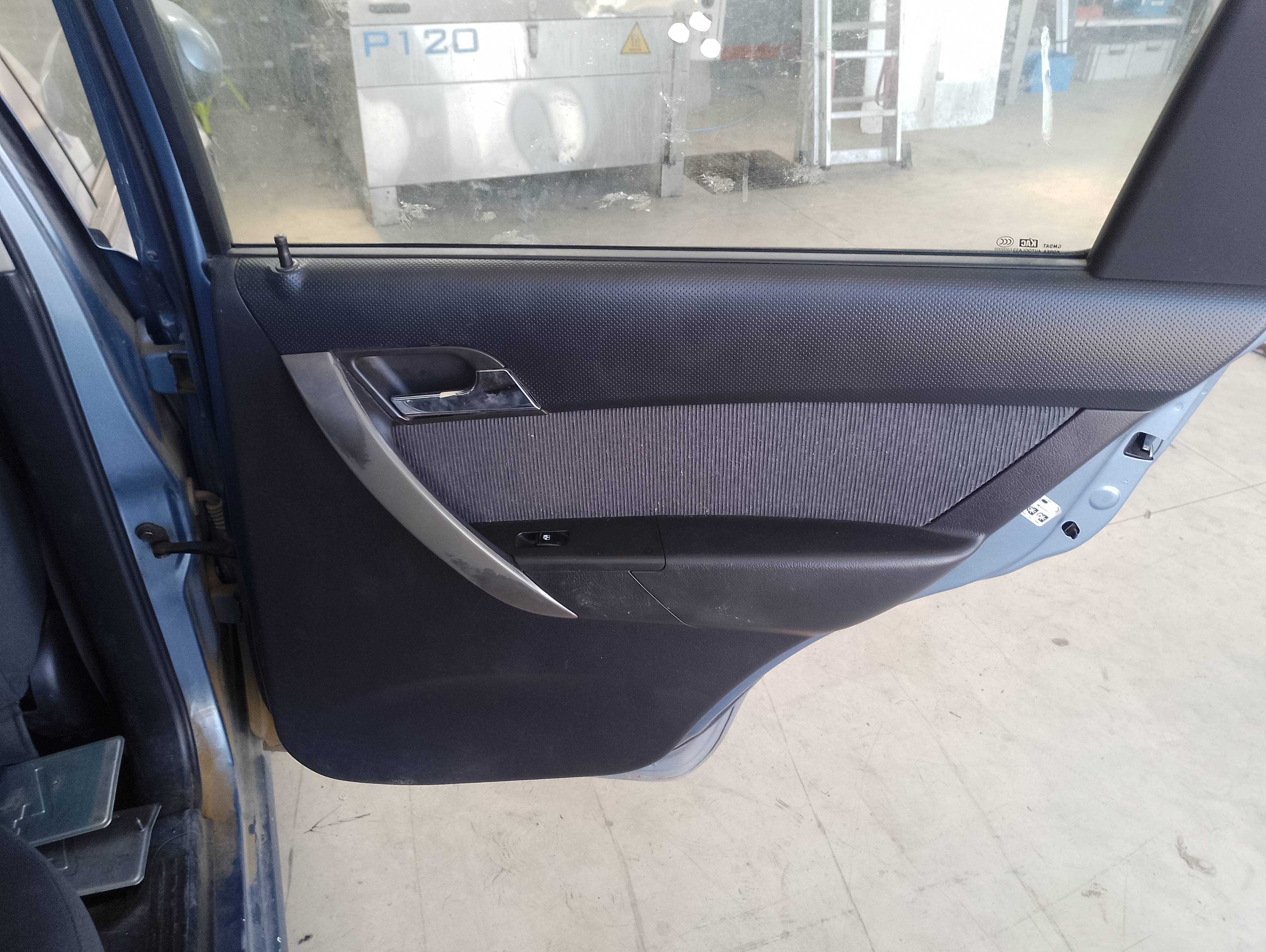 Recambio de guarnecido puerta trasera derecha para chevrolet aveo ls referencia OEM IAM   