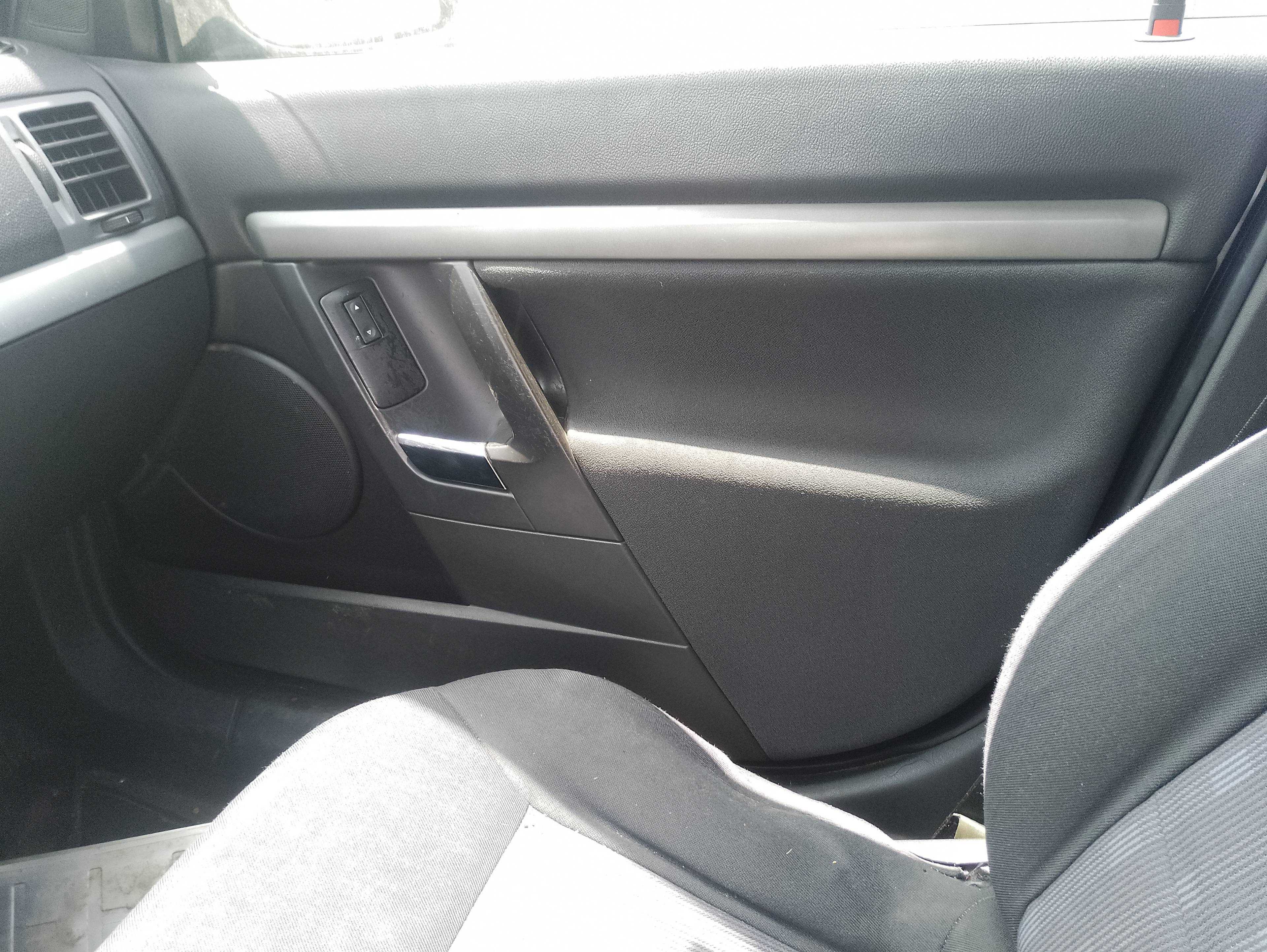 Recambio de guarnecido puerta delantera derecha para opel vectra c berlina elegance referencia OEM IAM   