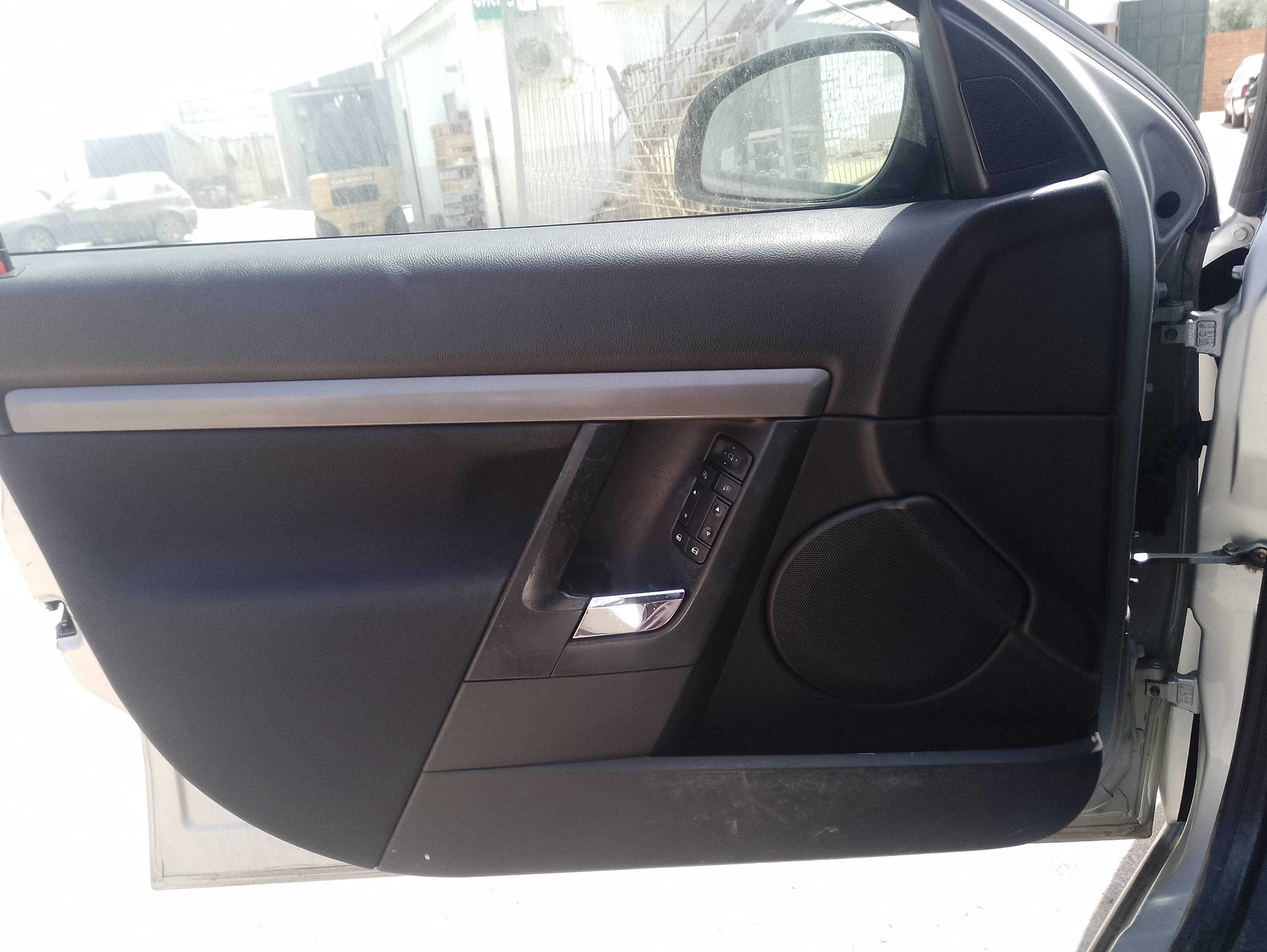 Recambio de guarnecido puerta delantera izquierda para opel vectra c berlina elegance referencia OEM IAM   