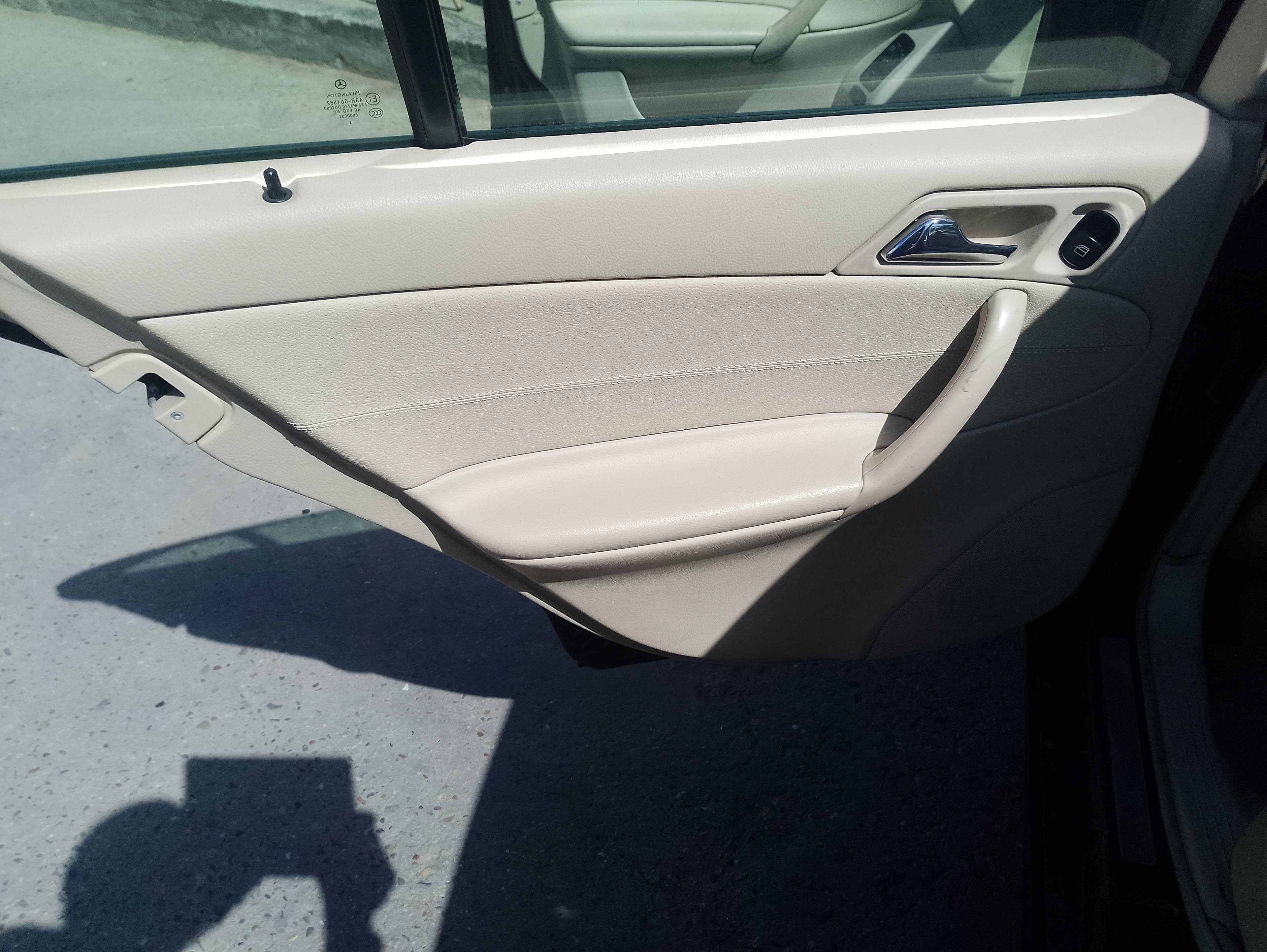 Recambio de guarnecido puerta trasera izquierda para mercedes-benz clase c (w203) berlina 200 cdi (203.004) referencia OEM IAM  