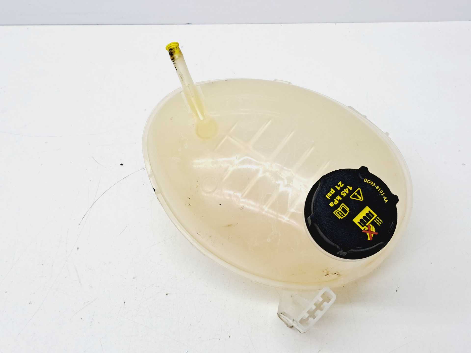 Recambio de deposito expansion para ford puma hybrid st-line referencia OEM IAM GN118A080AA FOMOCO 