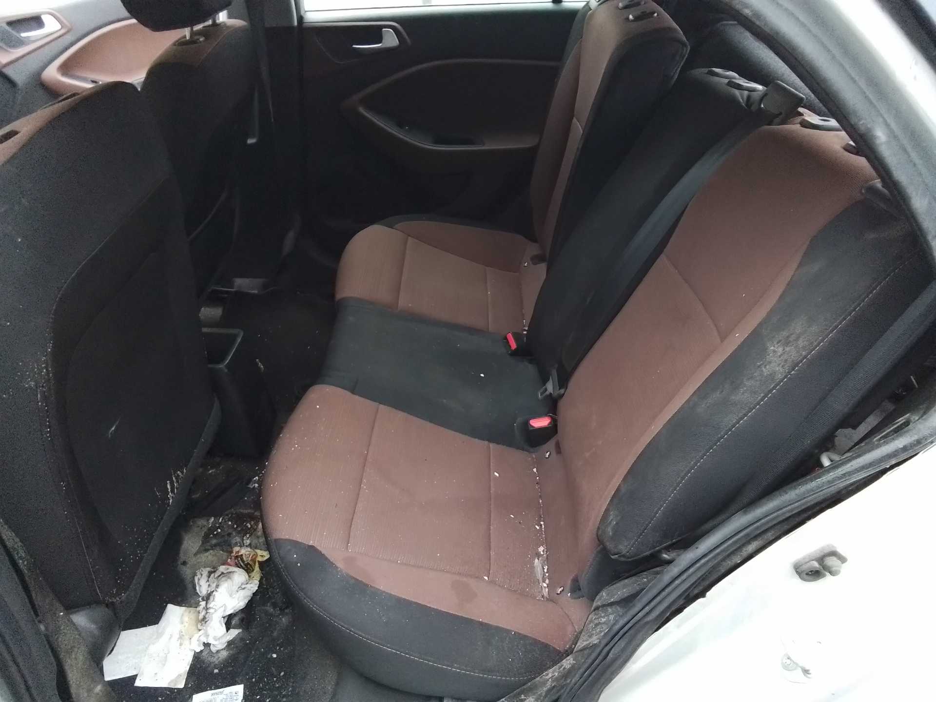Recambio de asientos traseros para hyundai i20 1.2 16v cat referencia OEM IAM   