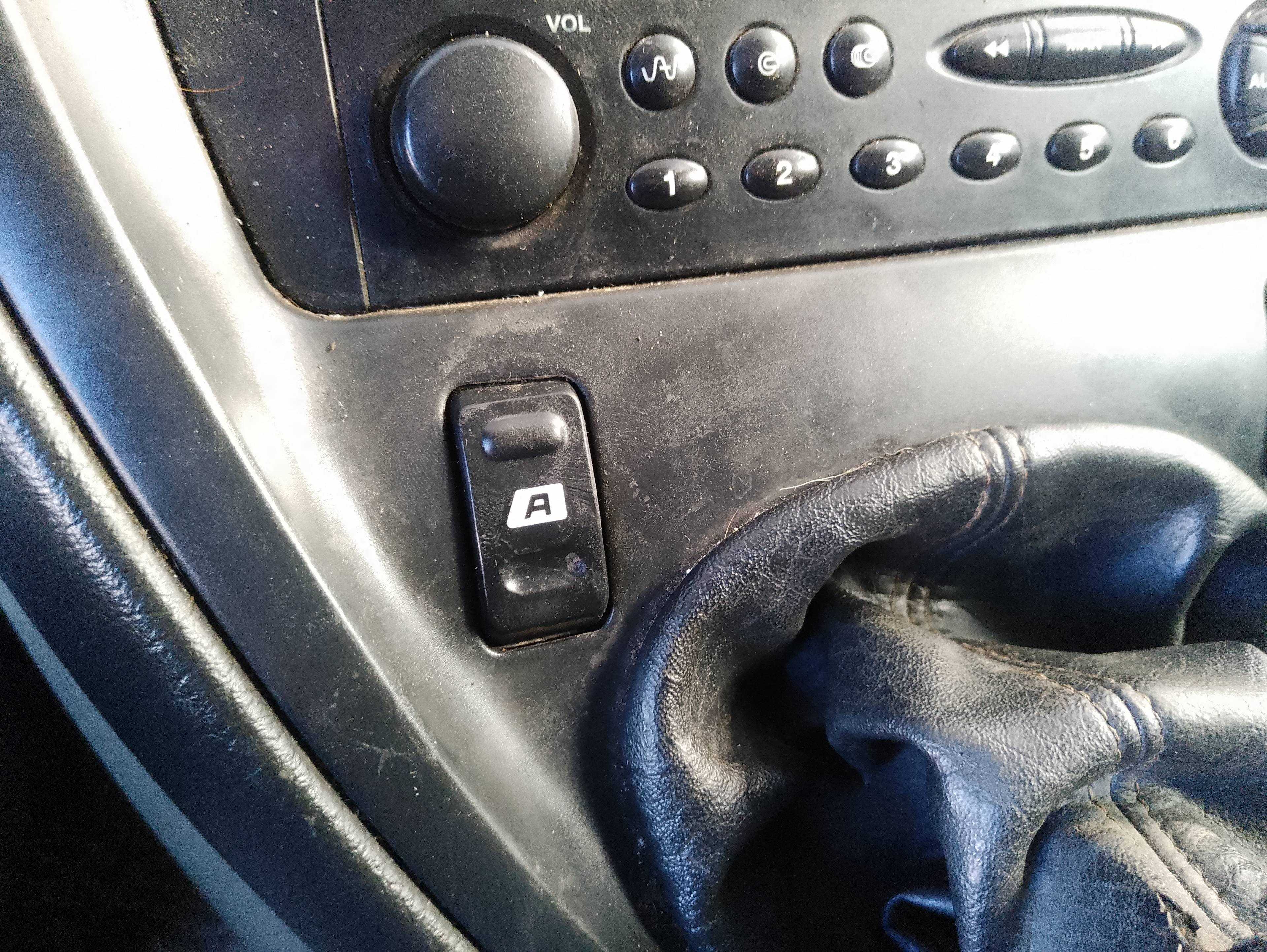 Recambio de mando elevalunas delantero izquierdo para citroën xsara picasso 1.6 16v exclusive referencia OEM IAM   