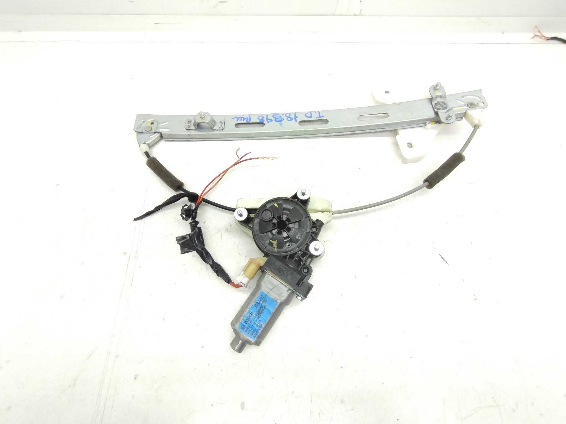 Recambio de elevalunas trasero derecho para hyundai i20 1.2 16v cat referencia OEM IAM 5F23207 82460C7000 BOSCH