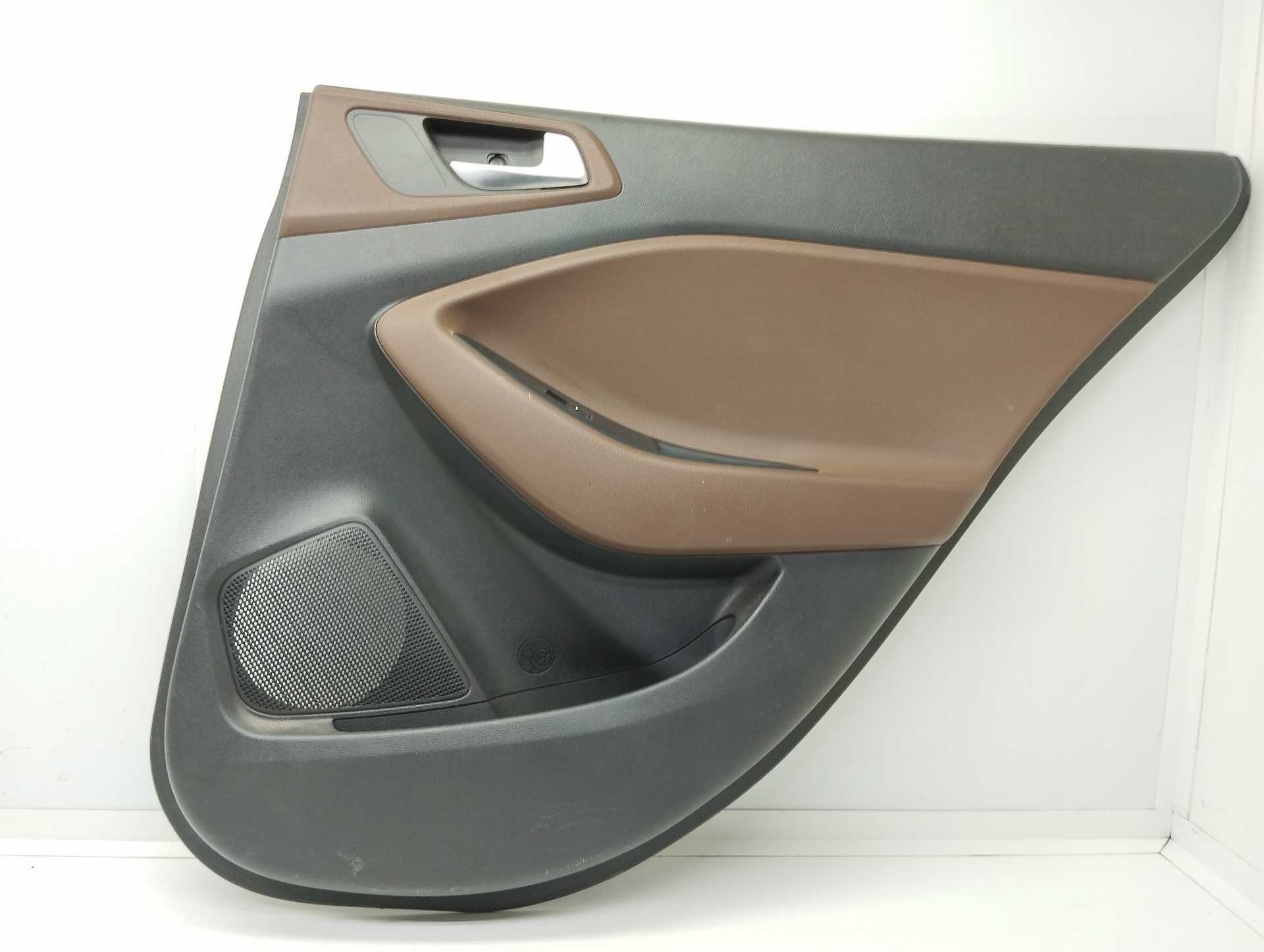 Recambio de guarnecido puerta trasera derecha para hyundai i20 1.2 16v cat referencia OEM IAM 83380C8010  