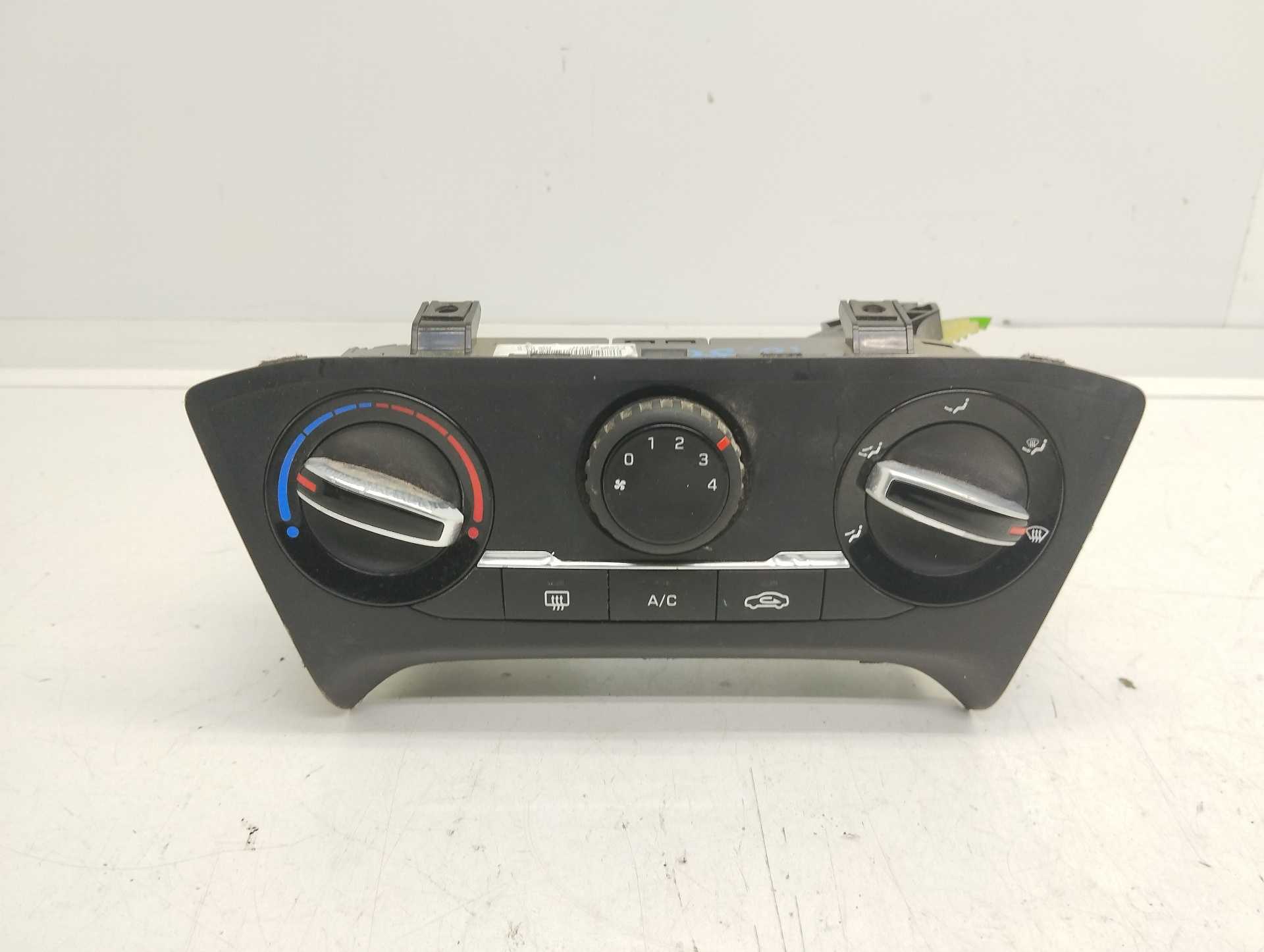 Recambio de mando calefaccion / aire acondicionado para hyundai i20 1.2 16v cat referencia OEM IAM 97250C8010  