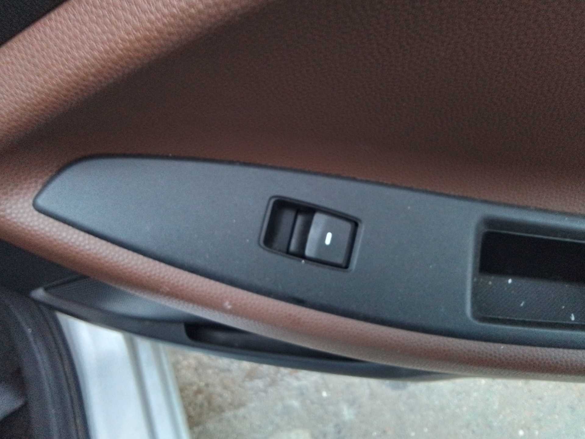 Recambio de mando elevalunas trasero derecho para hyundai i20 1.2 16v cat referencia OEM IAM   