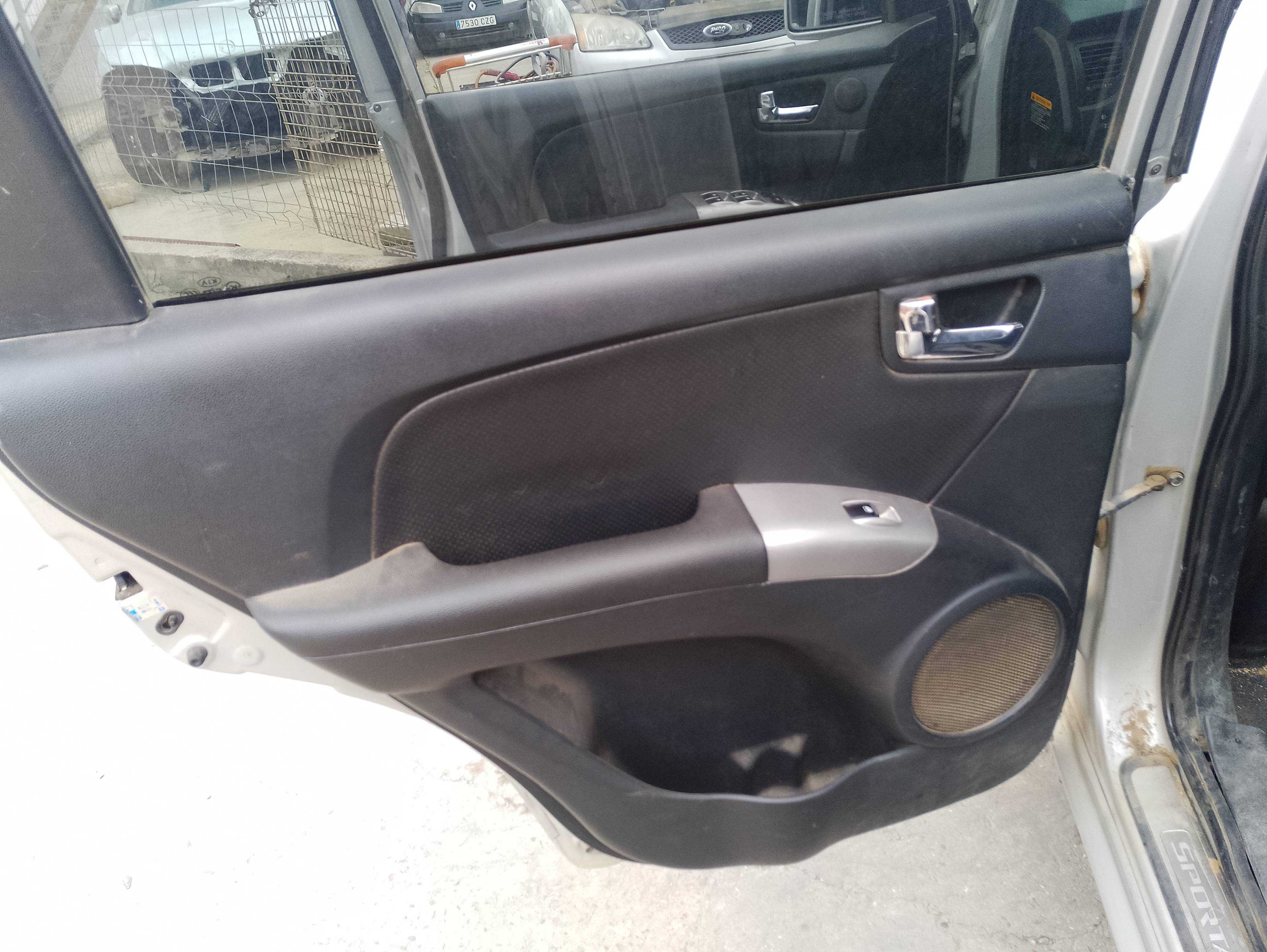 Recambio de guarnecido puerta trasera izquierda para kia sportage cup referencia OEM IAM   