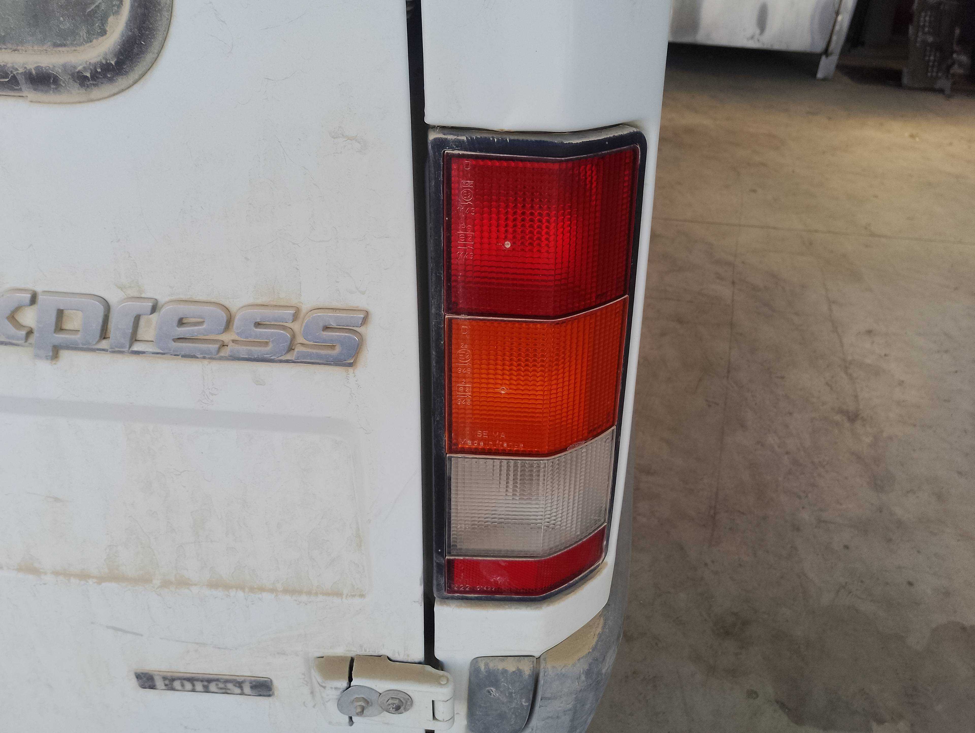Recambio de piloto trasero derecho para renault express 1.9 d referencia OEM IAM   