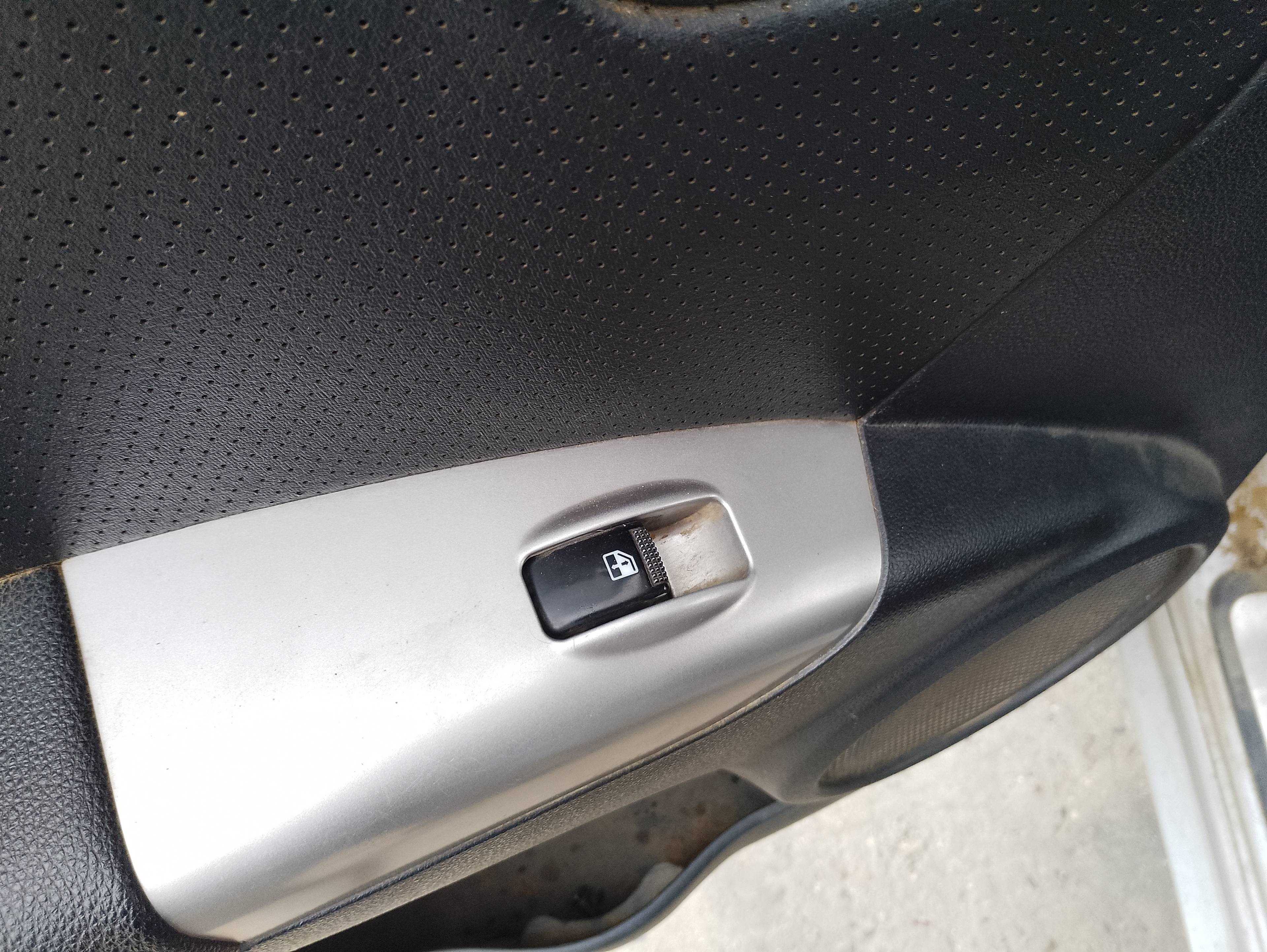 Recambio de mando elevalunas trasero izquierdo para kia sportage cup referencia OEM IAM   