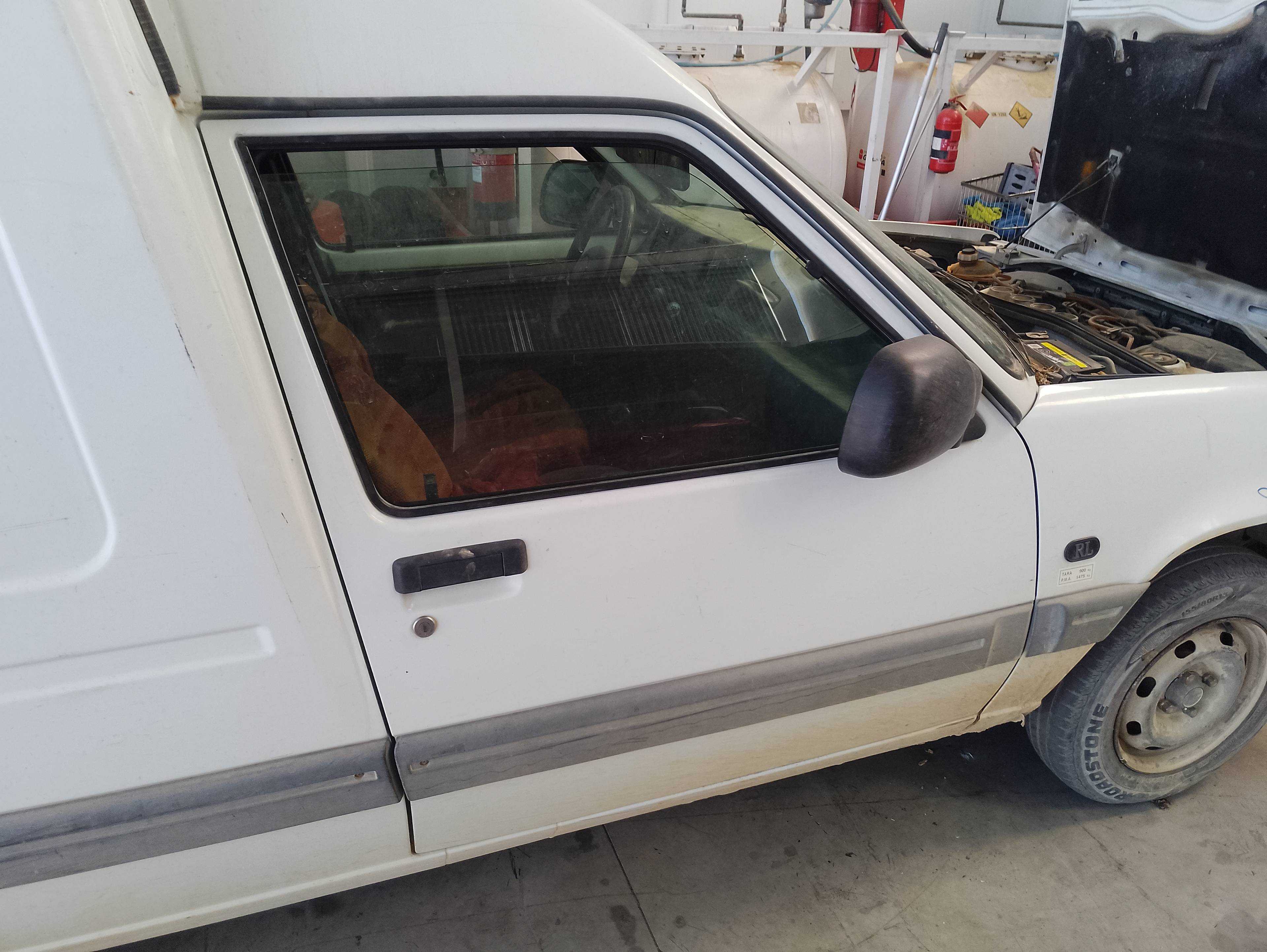 Recambio de puerta delantera derecha para renault express 1.9 d referencia OEM IAM   