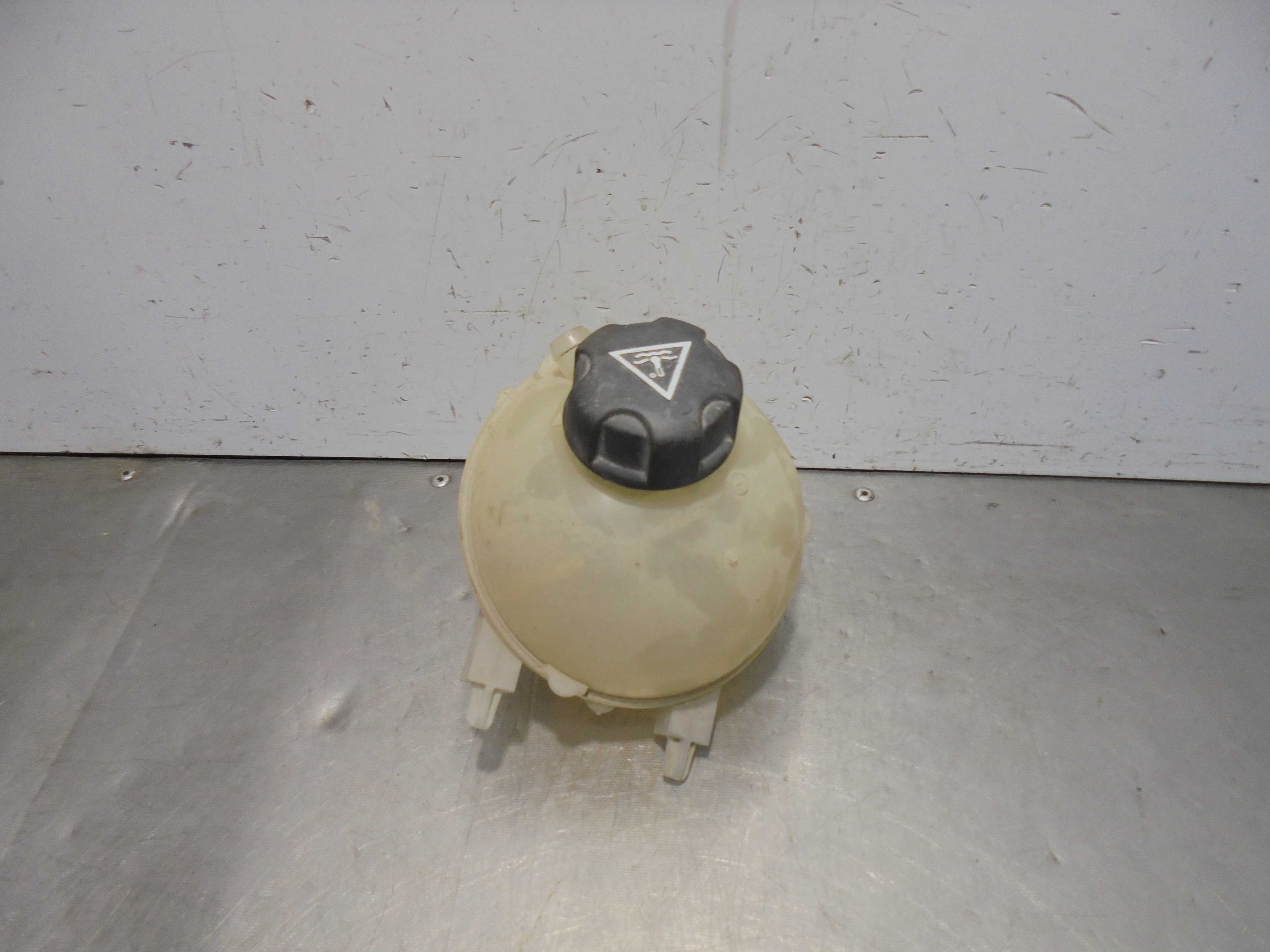 Recambio de deposito expansion para citroën berlingo cuadro 1.6 16v hdi referencia OEM IAM 9684527680  