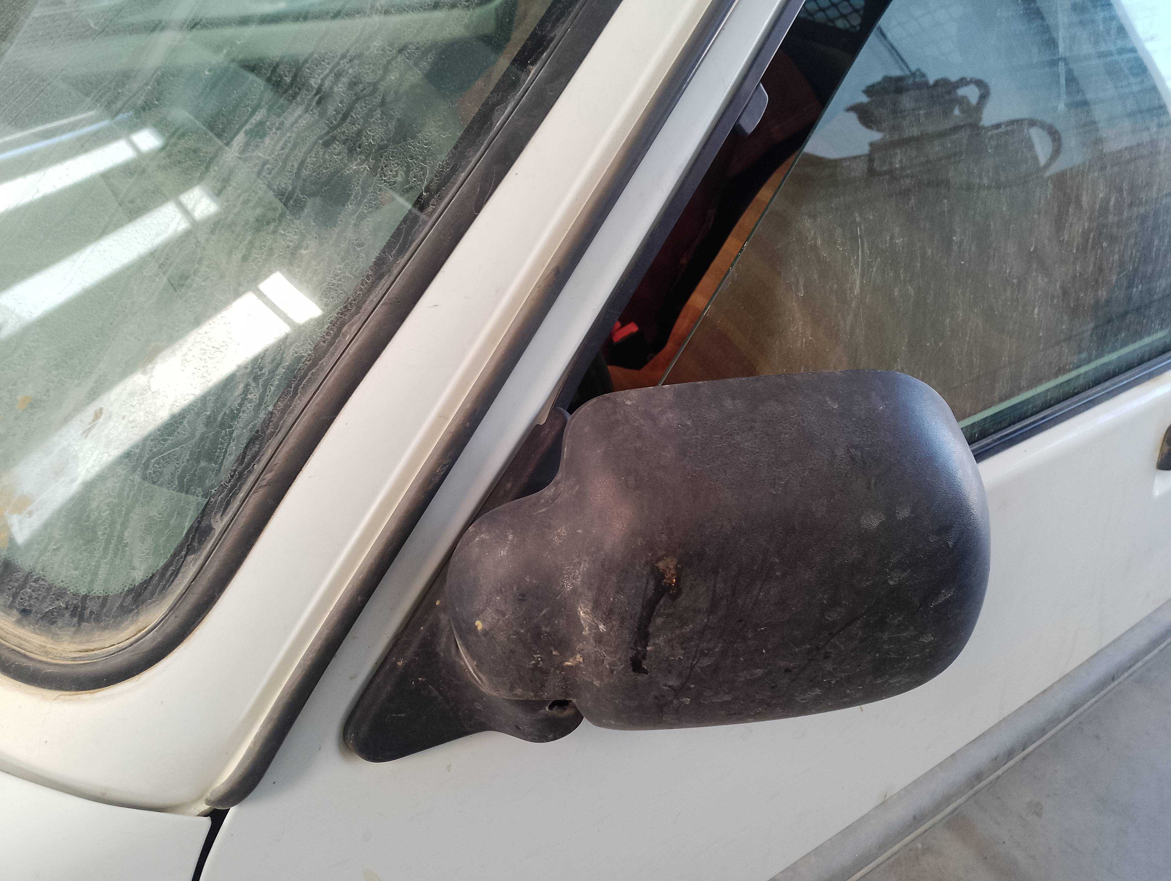 Recambio de retrovisor izquierdo para renault express 1.9 d referencia OEM IAM   