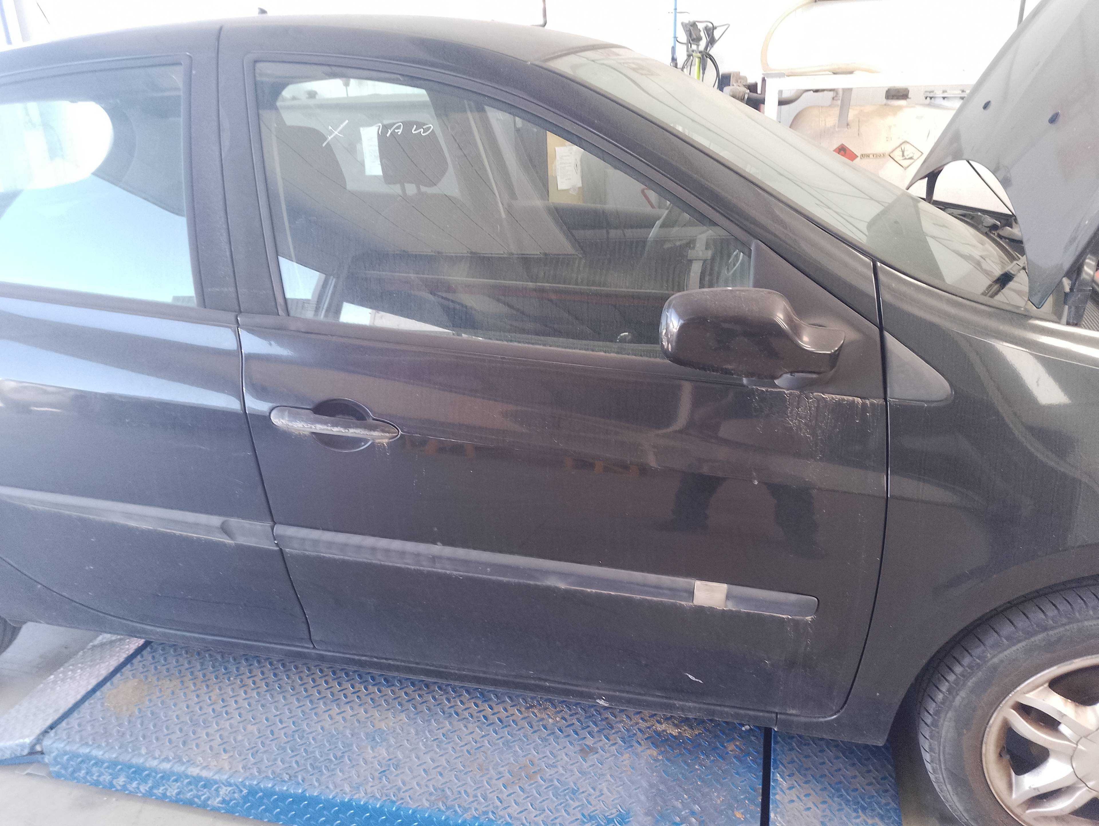 Recambio de puerta delantera derecha para renault clio iii confort dynamique referencia OEM IAM   