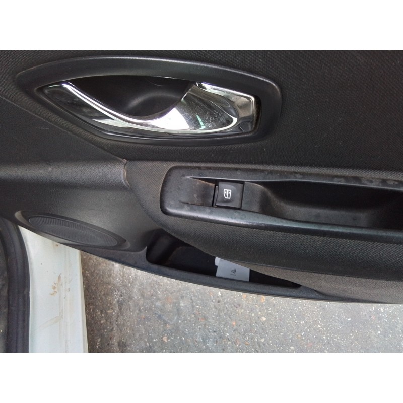Recambio de mando elevalunas trasero derecho para renault megane iii berlina 5 p business referencia OEM IAM   
