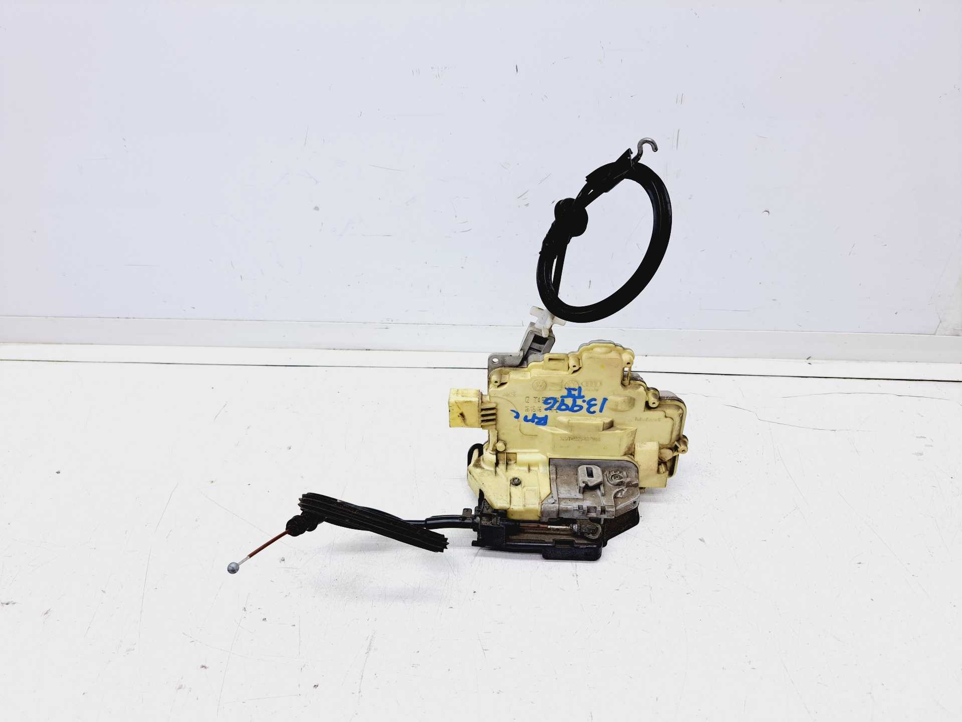 Recambio de cerradura puerta trasera izquierda para volkswagen passat berlina (3c2) highline referencia OEM IAM 3C4839015A  
