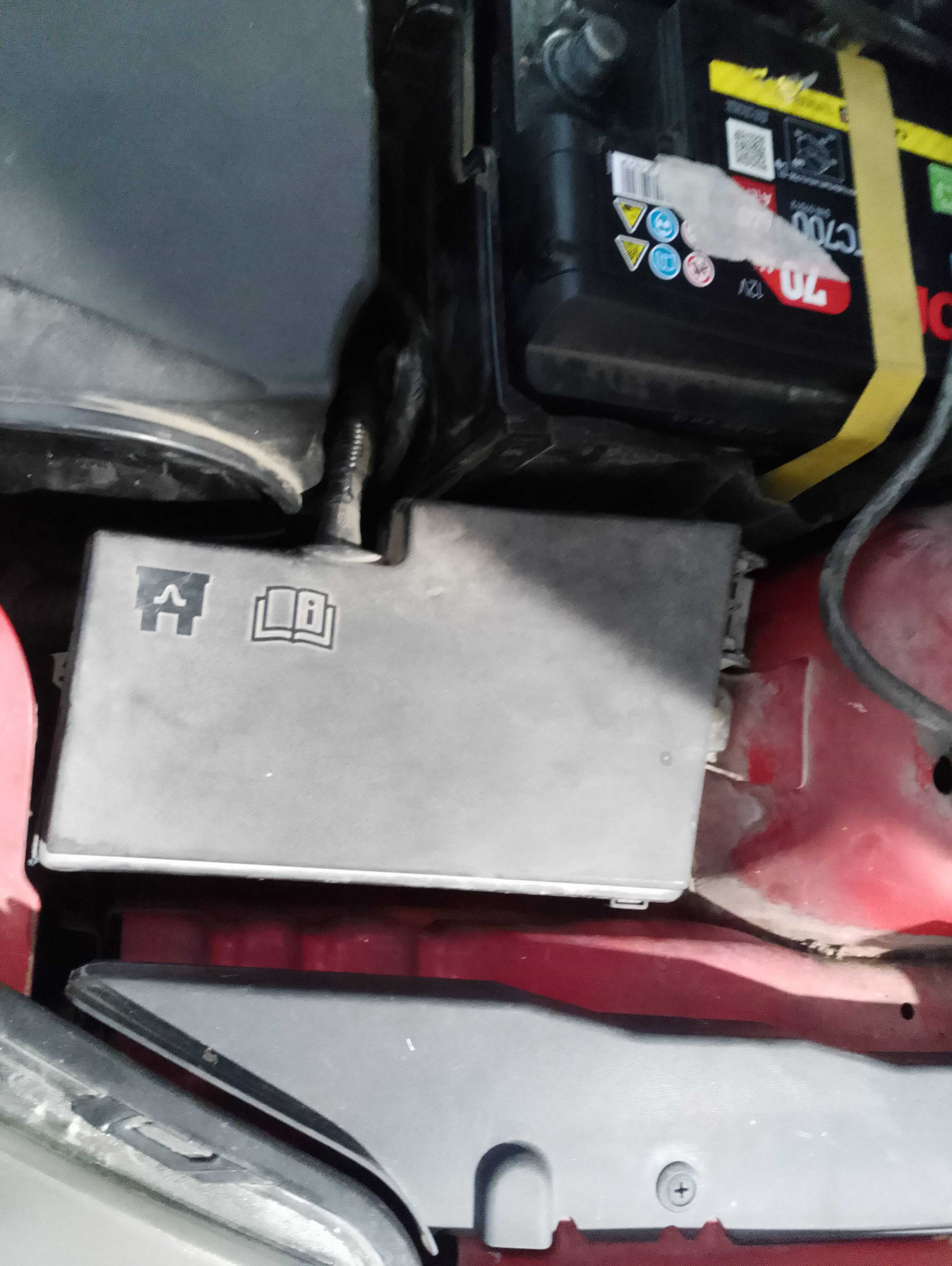Recambio de caja reles / fusibles para ford focus turnier (cb4) trend referencia OEM IAM   
