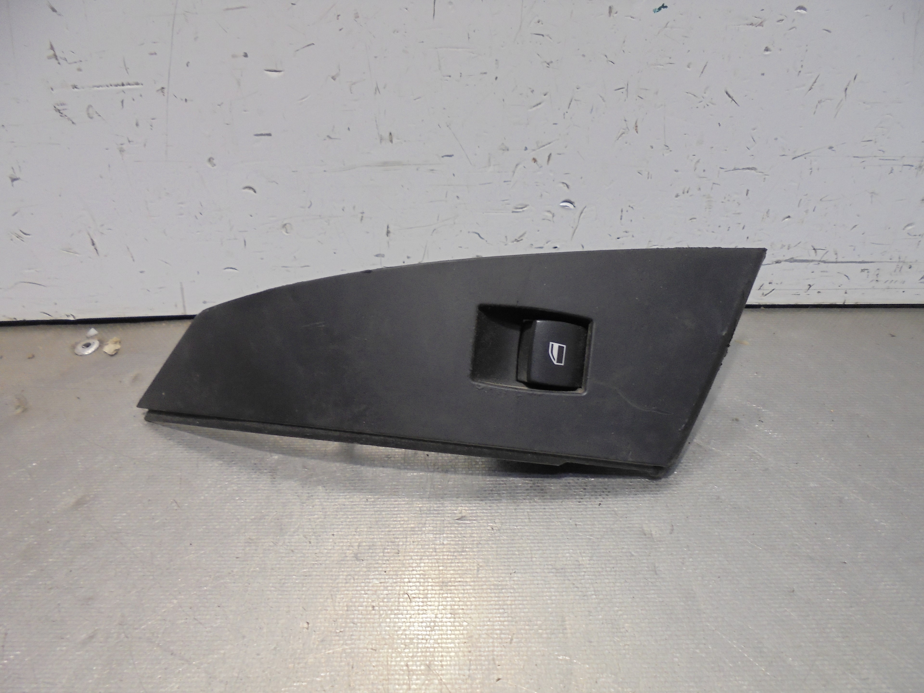 Recambio de mando elevalunas trasero derecho para bmw serie 5 berlina (e60) 535d referencia OEM IAM 6951965 DELPHI 6922244