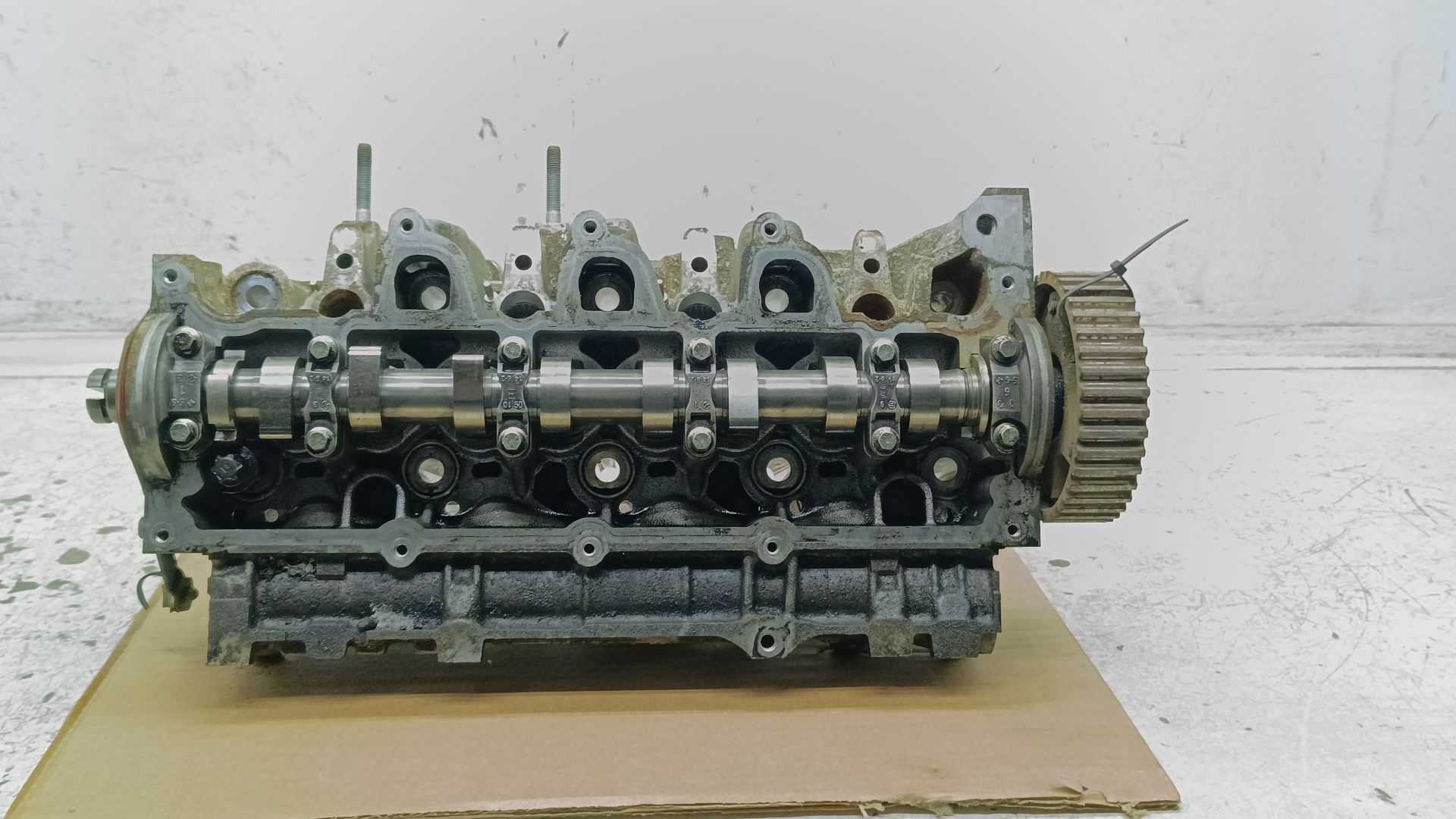 Recambio de culata para renault kangoo profesional referencia OEM IAM 110421615R  