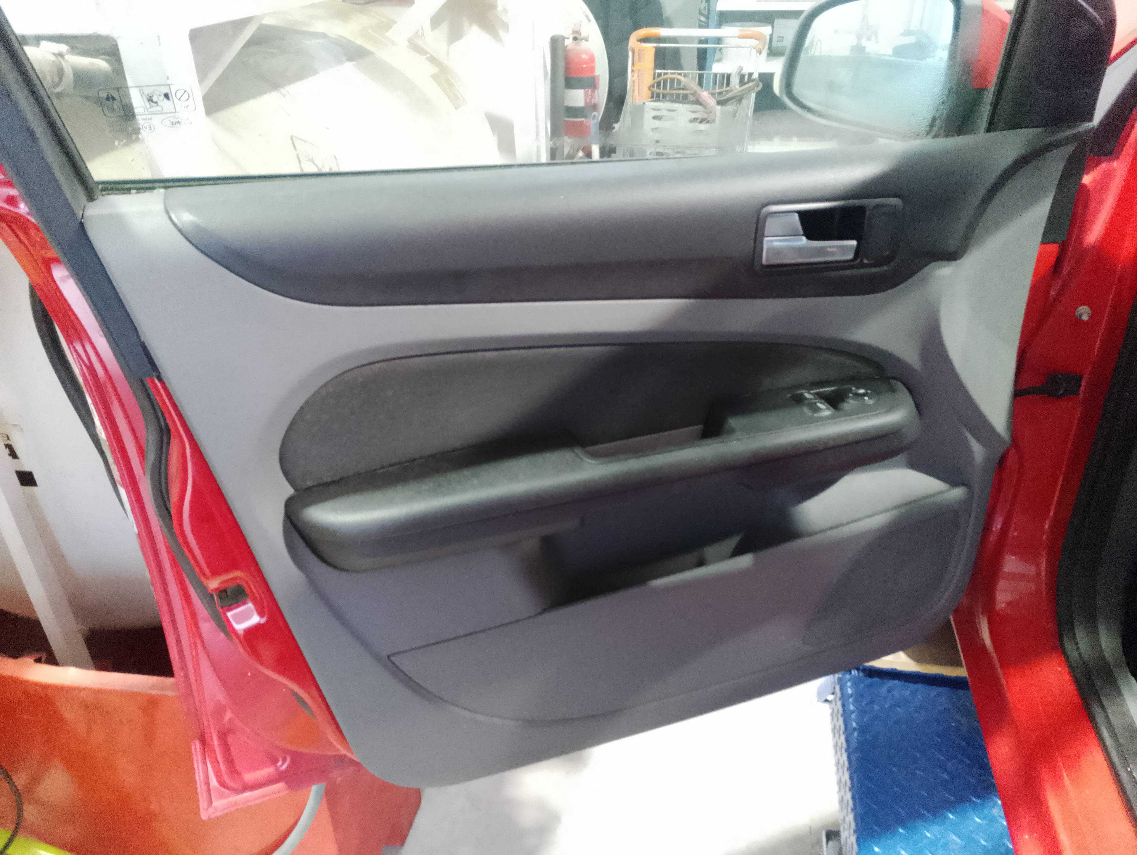 Recambio de guarnecido puerta delantera izquierda para ford focus turnier (cb4) trend referencia OEM IAM   