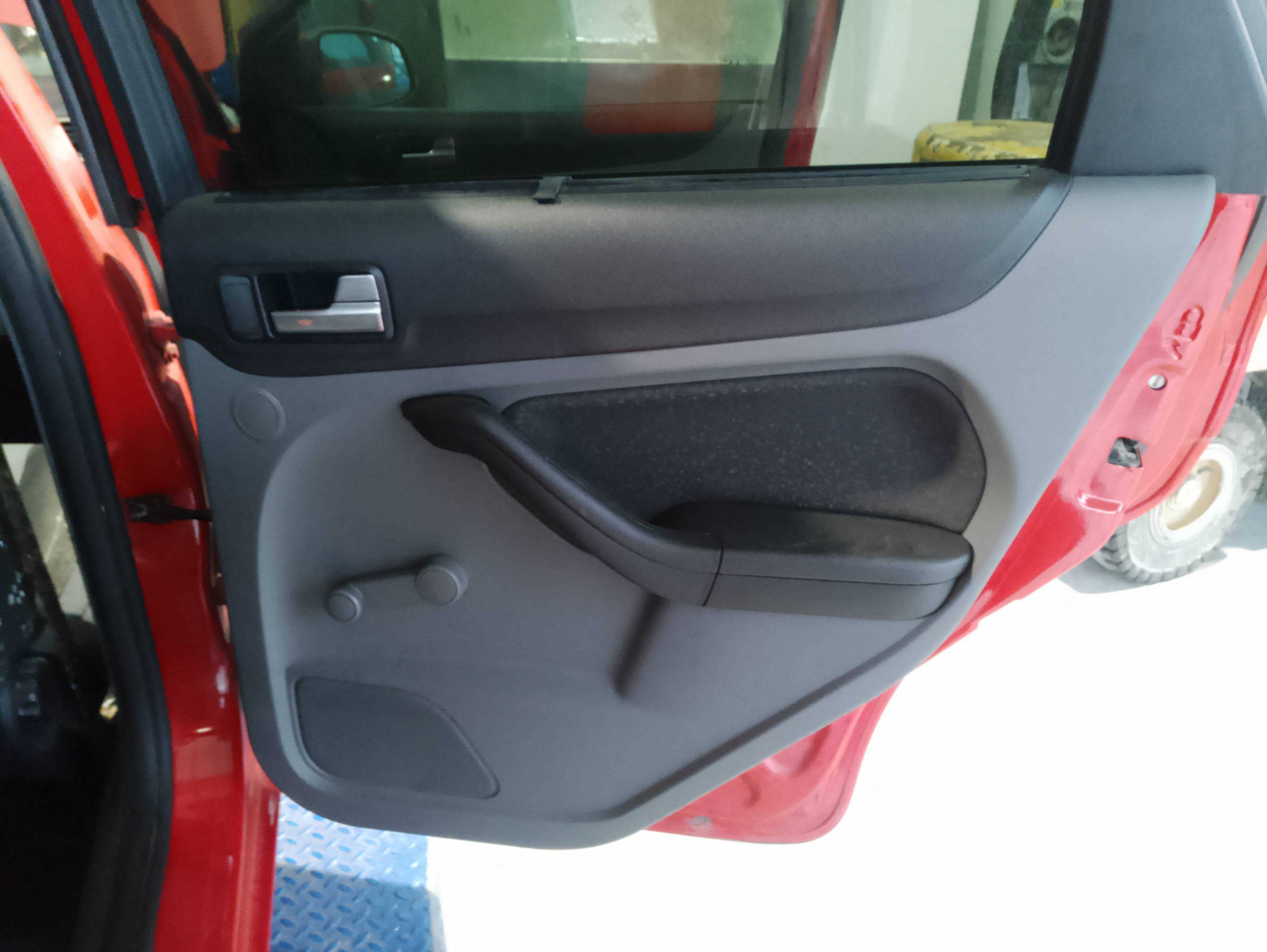Recambio de guarnecido puerta trasera derecha para ford focus turnier (cb4) trend referencia OEM IAM   