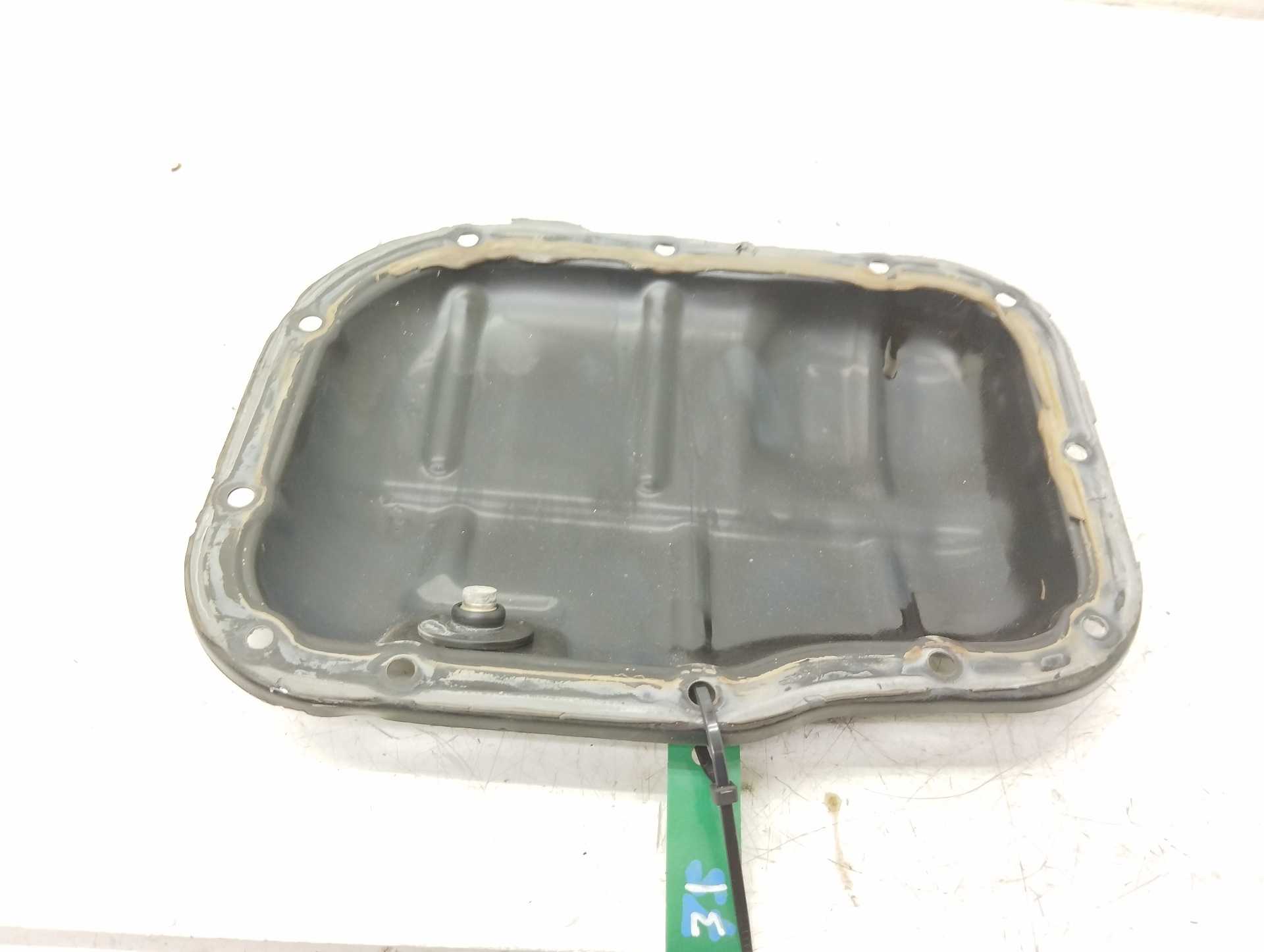 Recambio de carter para toyota auris 1.6 16v cat referencia OEM IAM  1210237010 