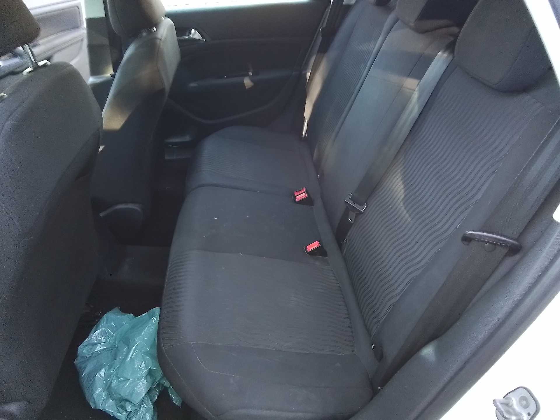 Recambio de asientos traseros para peugeot 308 sw access referencia OEM IAM   