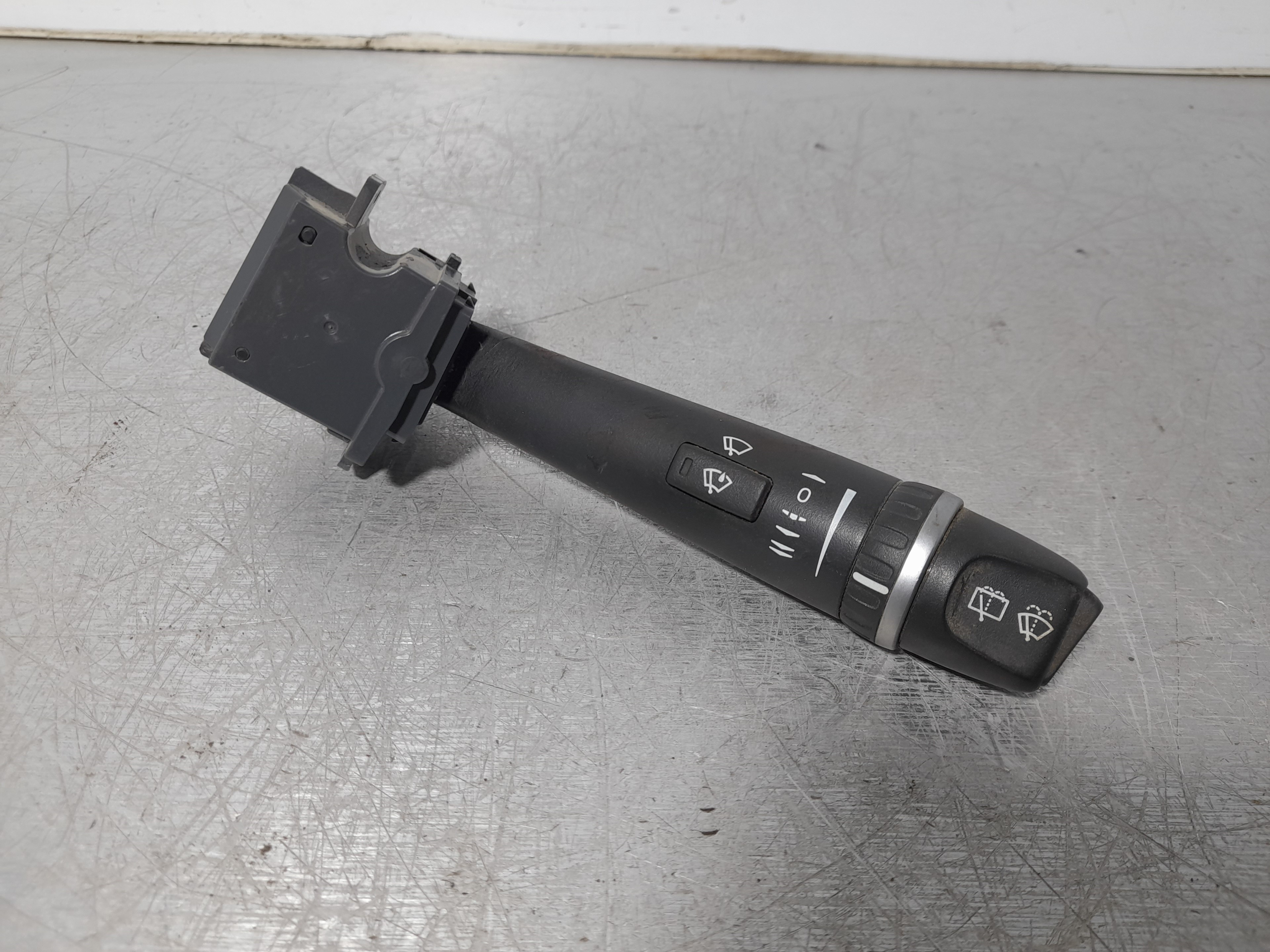 Recambio de mando limpia para volvo xc70 2.4 diesel cat referencia OEM IAM 30739218  
