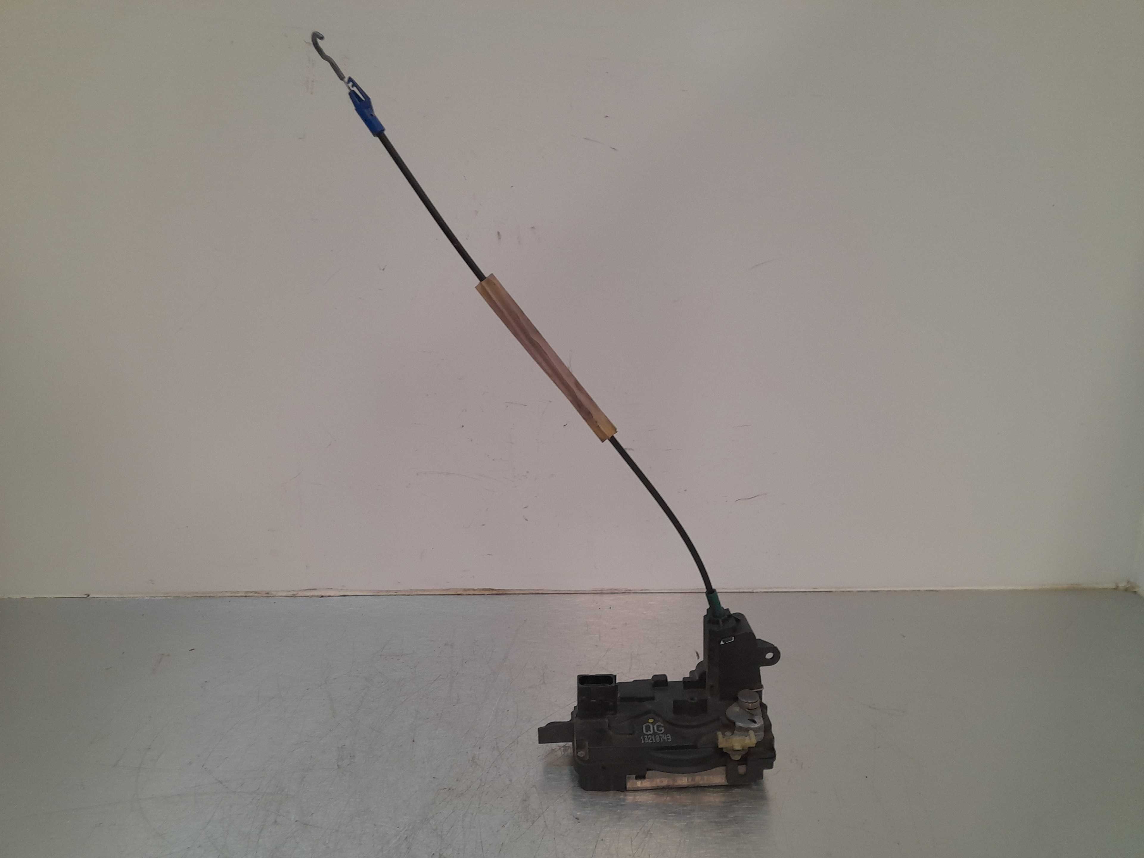 Recambio de cerradura puerta delantera derecha para opel zafira b cosmo referencia OEM IAM 13210749  