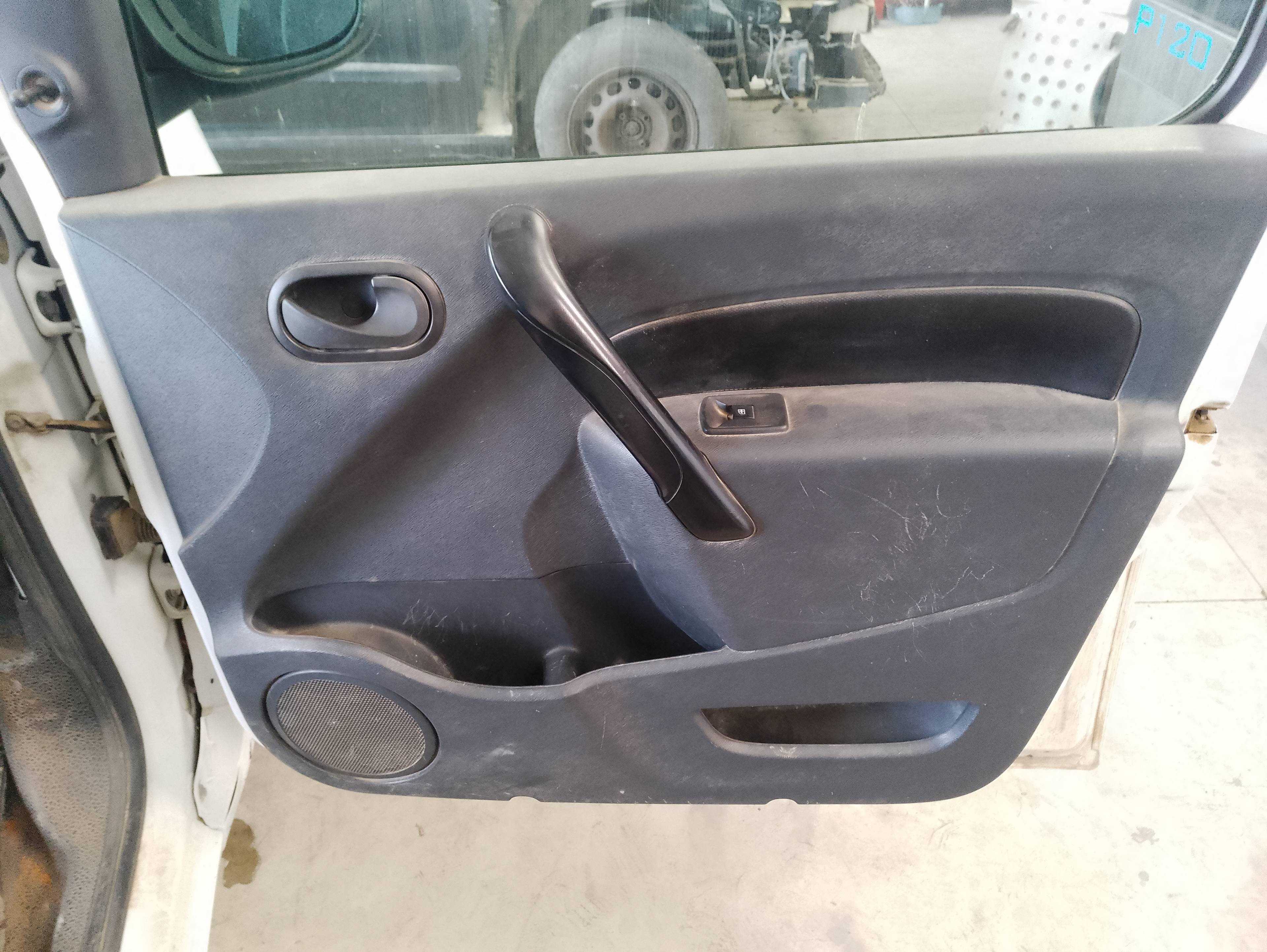 Recambio de guarnecido puerta delantera derecha para renault kangoo profesional referencia OEM IAM   