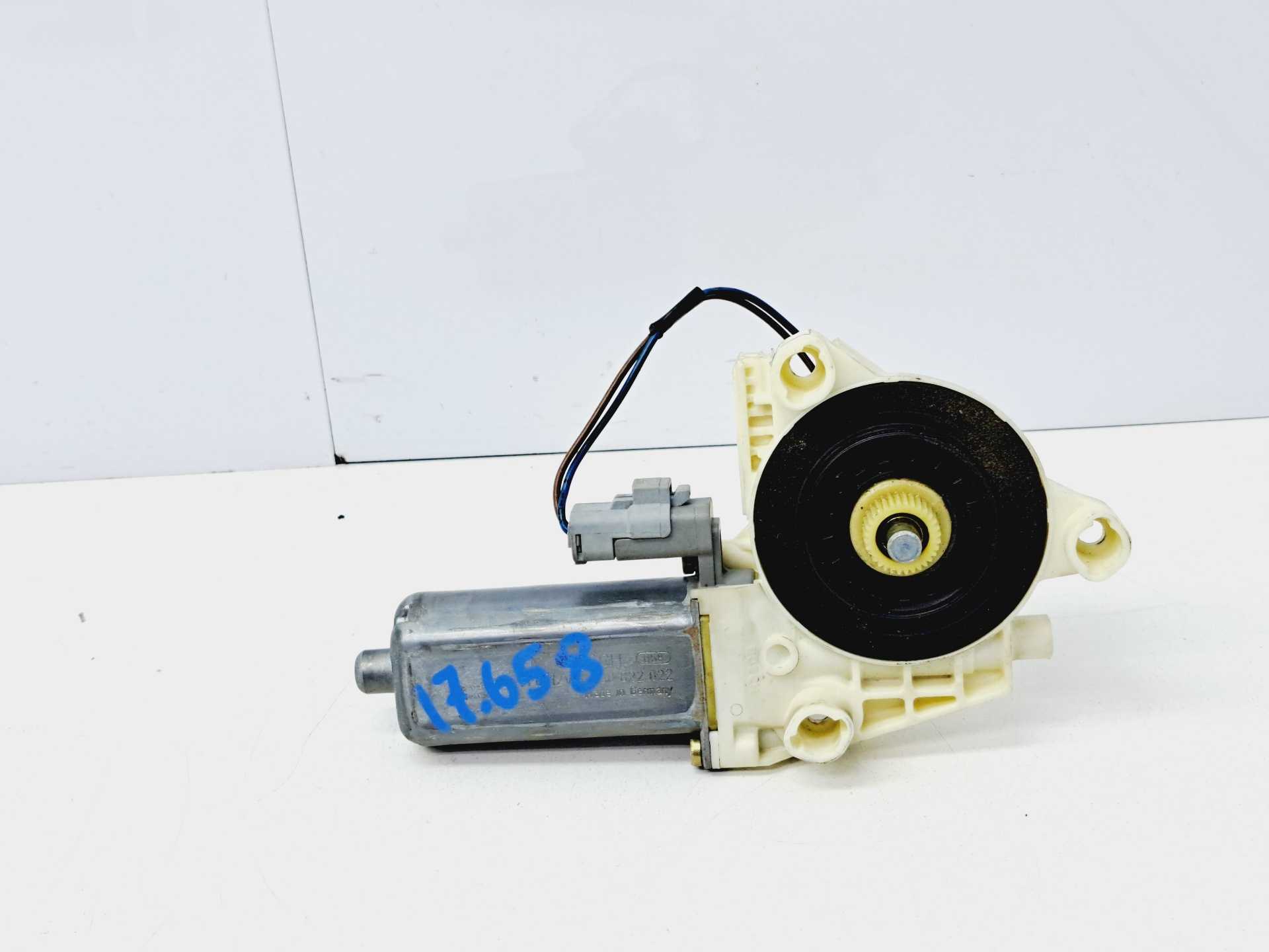Recambio de motor elevalunas delantero izquierdo para peugeot 307 (s1) xr referencia OEM IAM 0130822022 BOSCH 