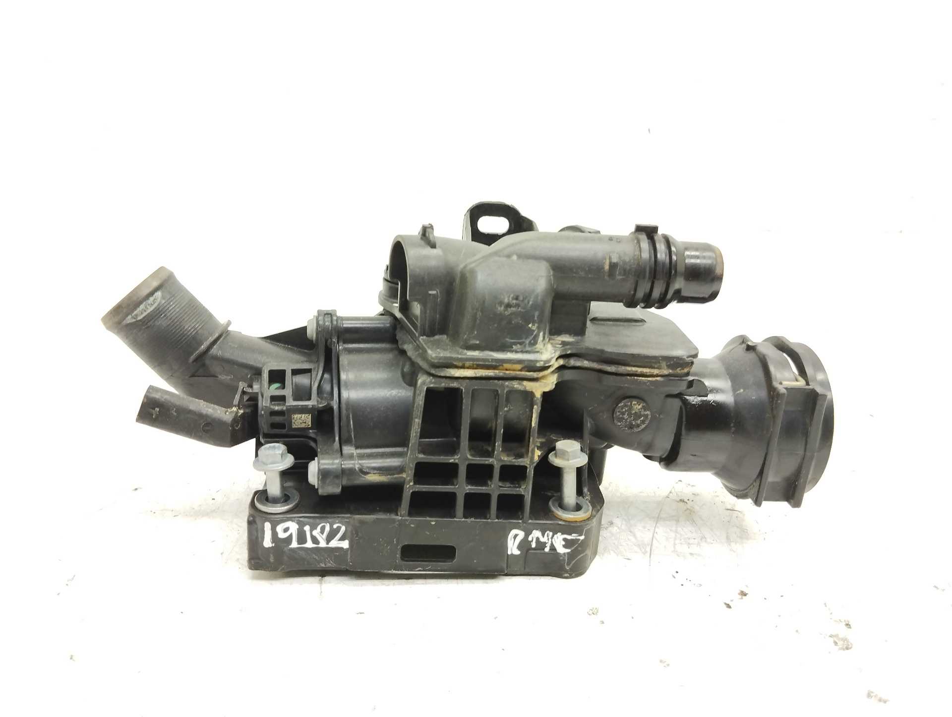 Recambio de caja termostato para ford transit connect kombi trend largo referencia OEM IAM 9818467880  