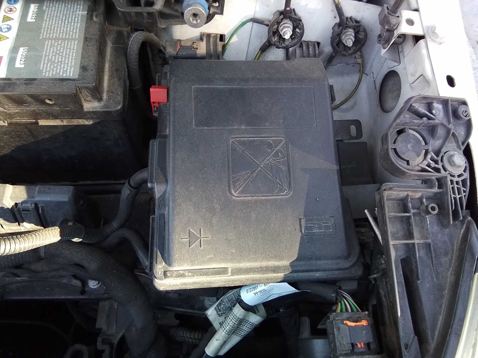 Recambio de caja reles / fusibles para peugeot 308 sw access referencia OEM IAM   
