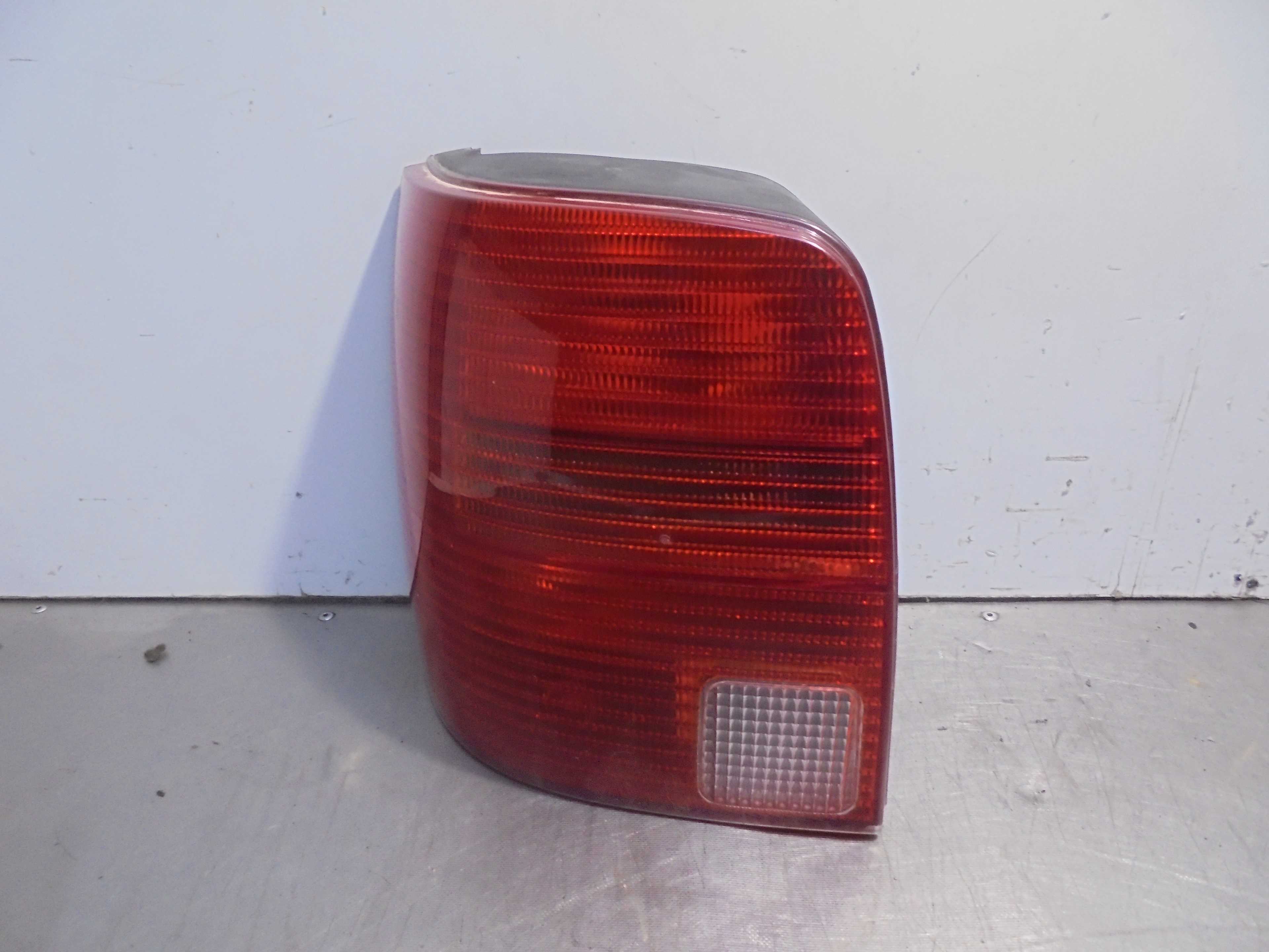 Recambio de piloto trasero izquierdo para volkswagen passat berlina (3b2) comfortline referencia OEM IAM 084411962LR DEPO 