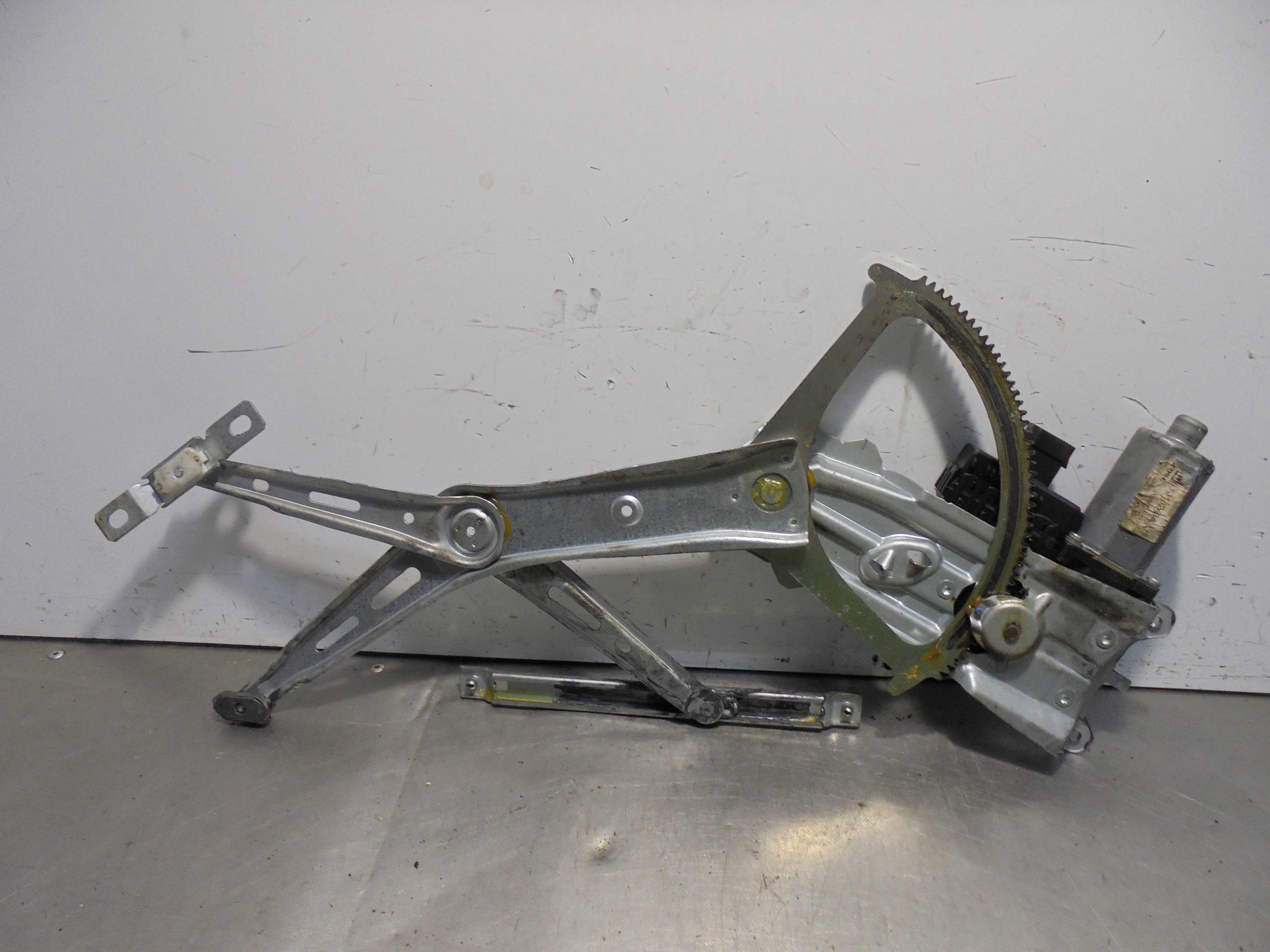 Recambio de elevalunas delantero izquierdo para opel zafira b cosmo referencia OEM IAM 13132434 ELECTRICO CONFORT 5 PUERTAS BROS