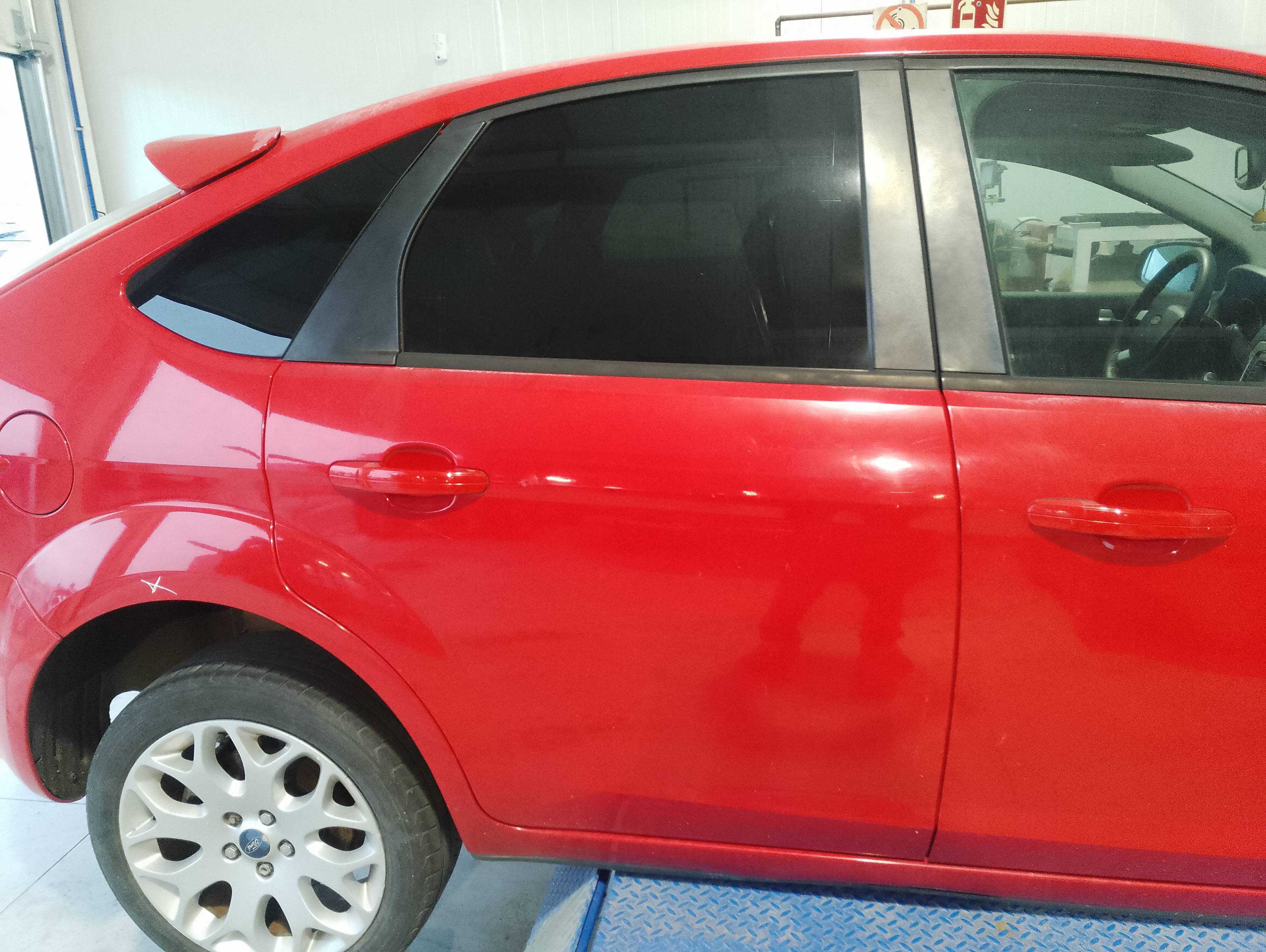 Recambio de puerta trasera derecha para ford focus turnier (cb4) trend referencia OEM IAM   