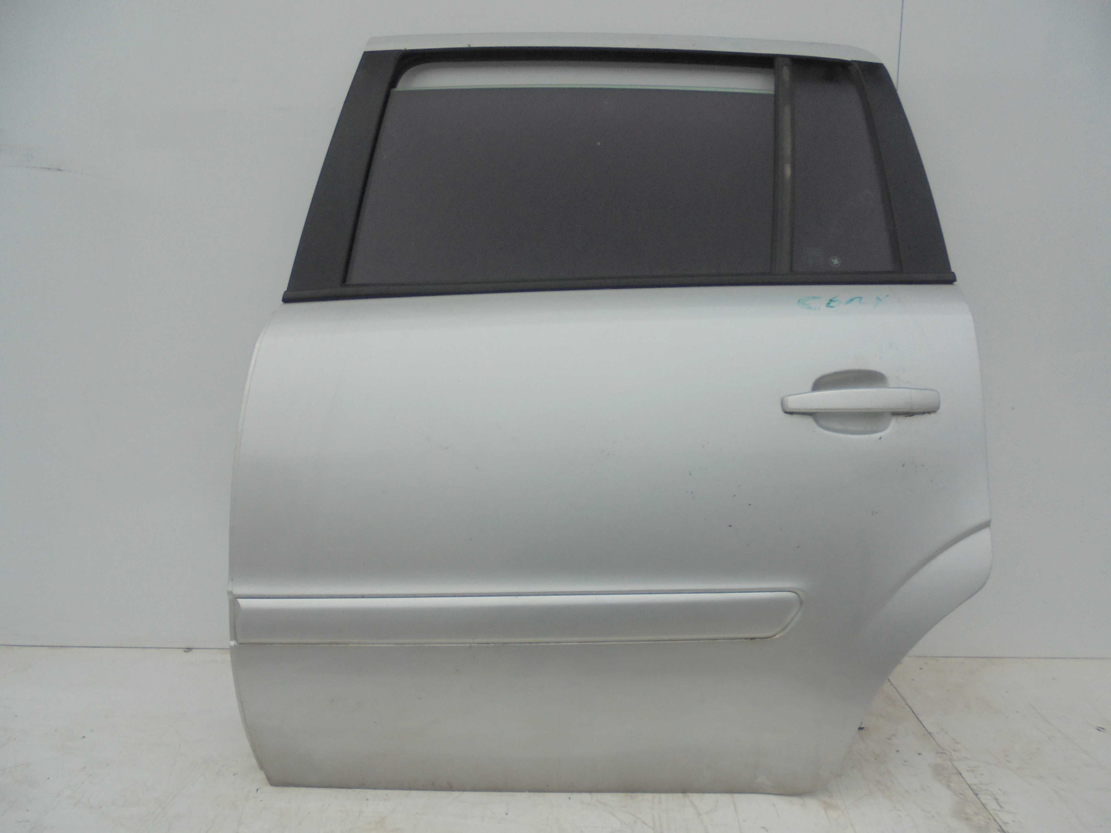 Recambio de puerta trasera izquierda para opel zafira b cosmo referencia OEM IAM   