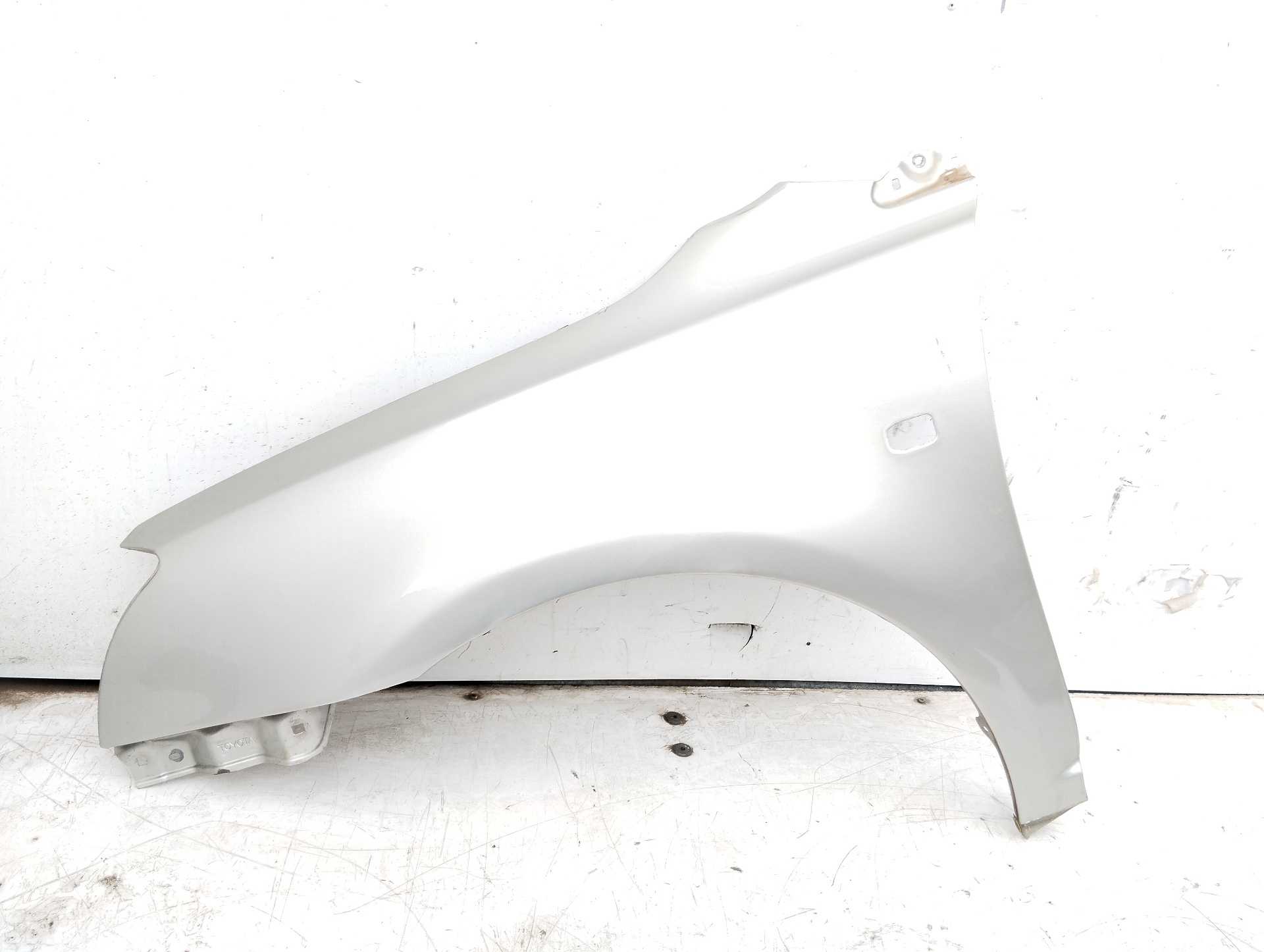 Recambio de aleta delantera izquierda para toyota avensis wagon (t25) 2.0 d-4d executive referencia OEM IAM   