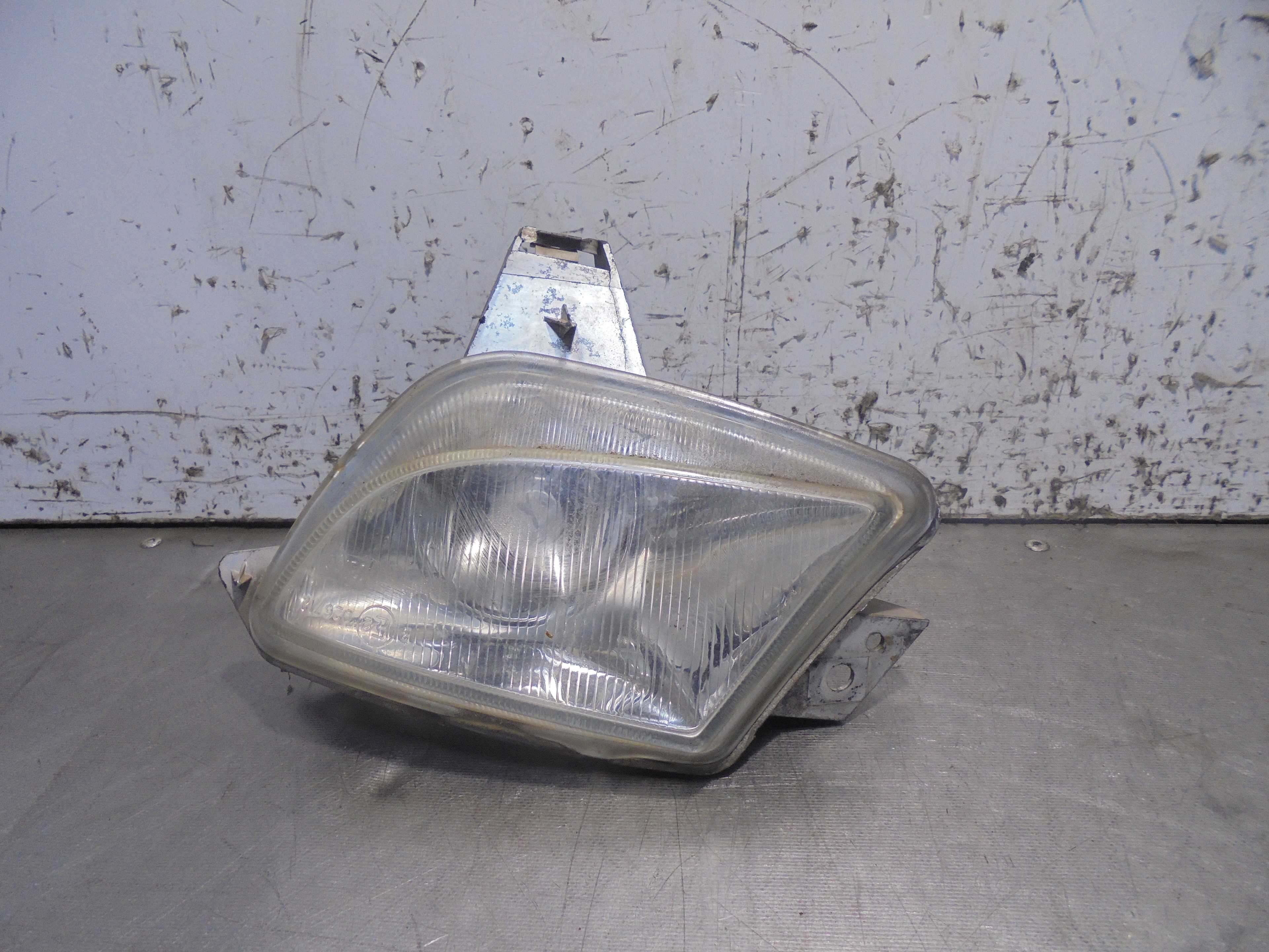 Recambio de faro antiniebla izquierdo para citroën xsara berlina 1.9 td exclusive referencia OEM IAM 1851002000 VALEO 