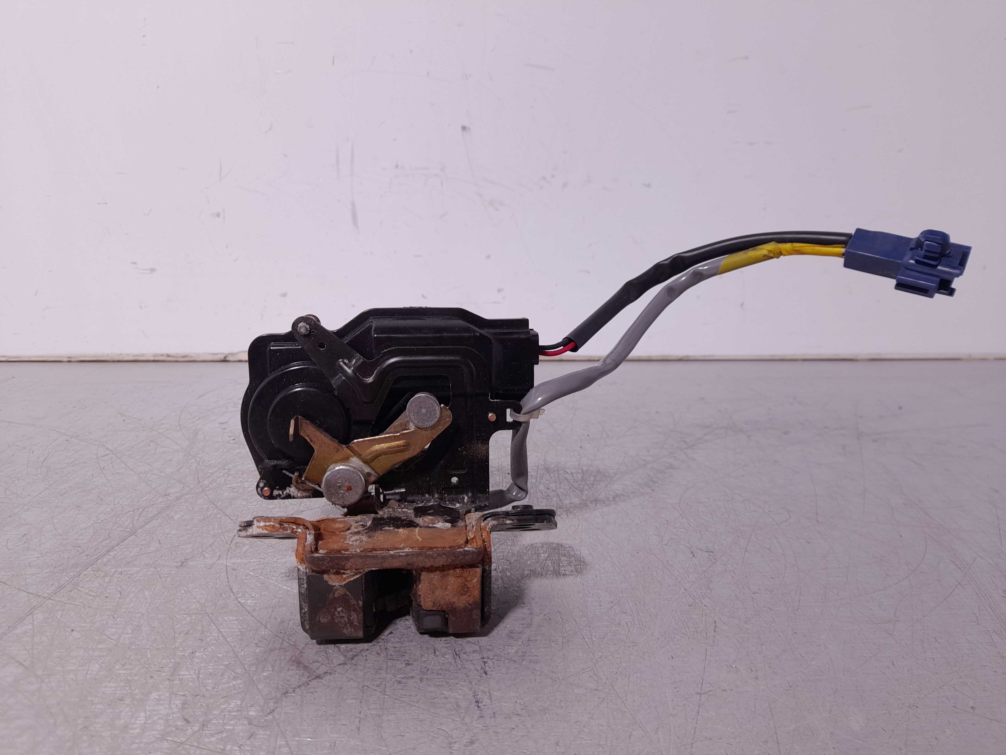 Recambio de cerradura maletero / porton para toyota avensis wagon (t25) 2.0 d-4d executive referencia OEM IAM  6935005051 