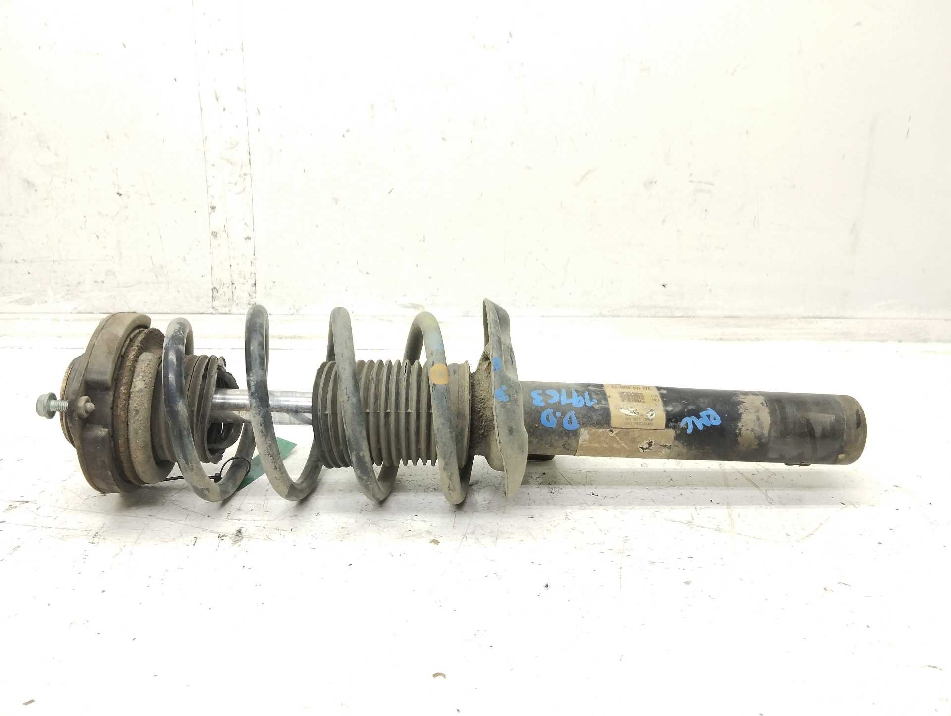 Recambio de amortiguador delantero derecho para volkswagen passat berlina (3c2) advance referencia OEM IAM 3C0413031N 824904001 