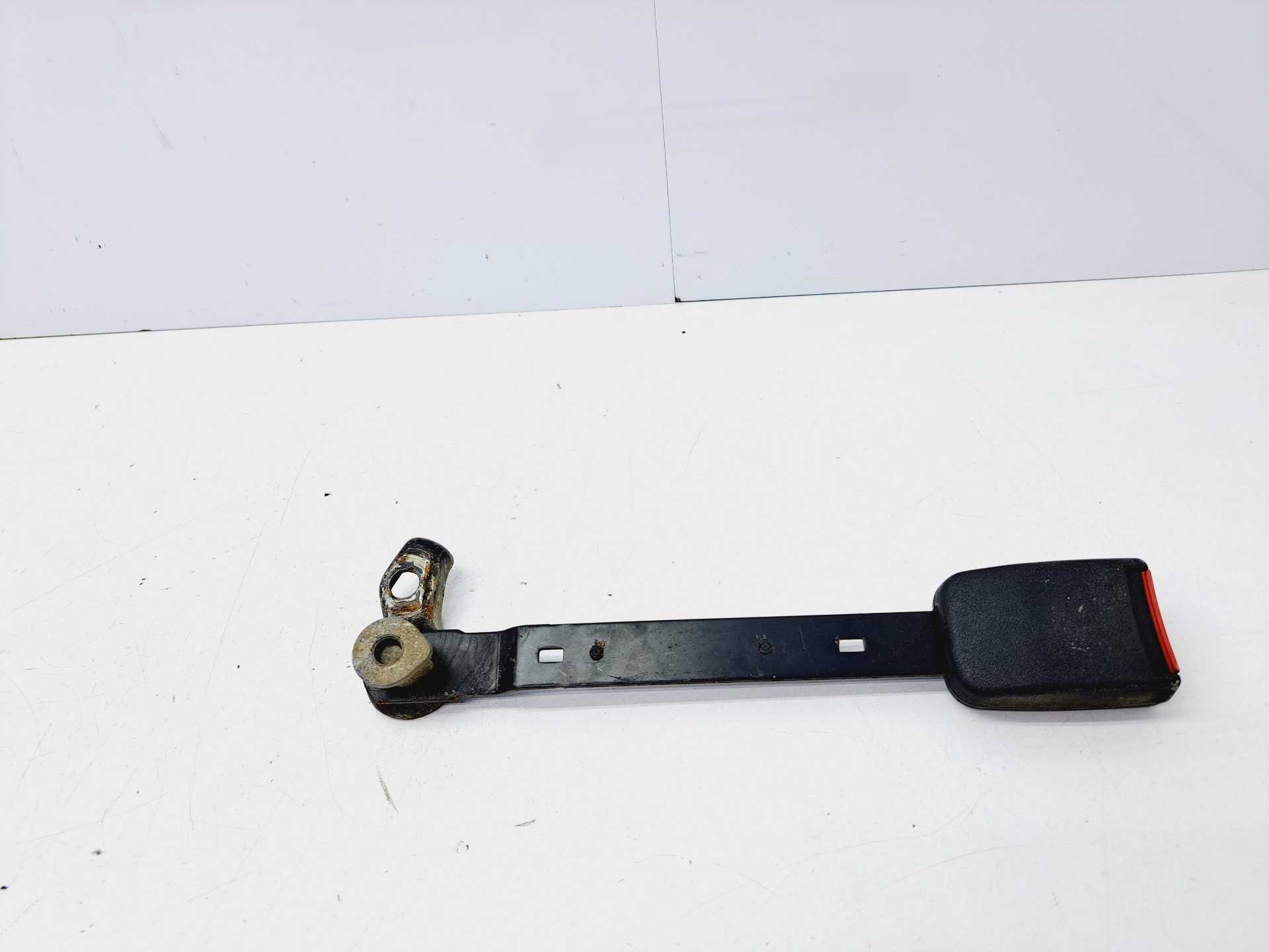 Recambio de anclaje cinturon de seguridad para volkswagen passat berlina (3b2) 1.9 tdi referencia OEM IAM 3B0858472  