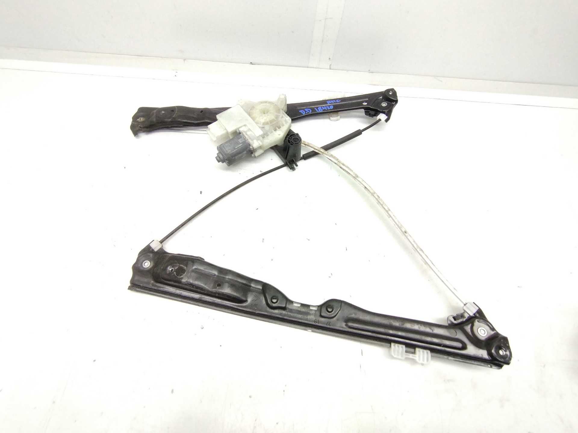 Recambio de elevalunas delantero derecho para peugeot 308 sw access referencia OEM IAM 9825710280 BROSE 