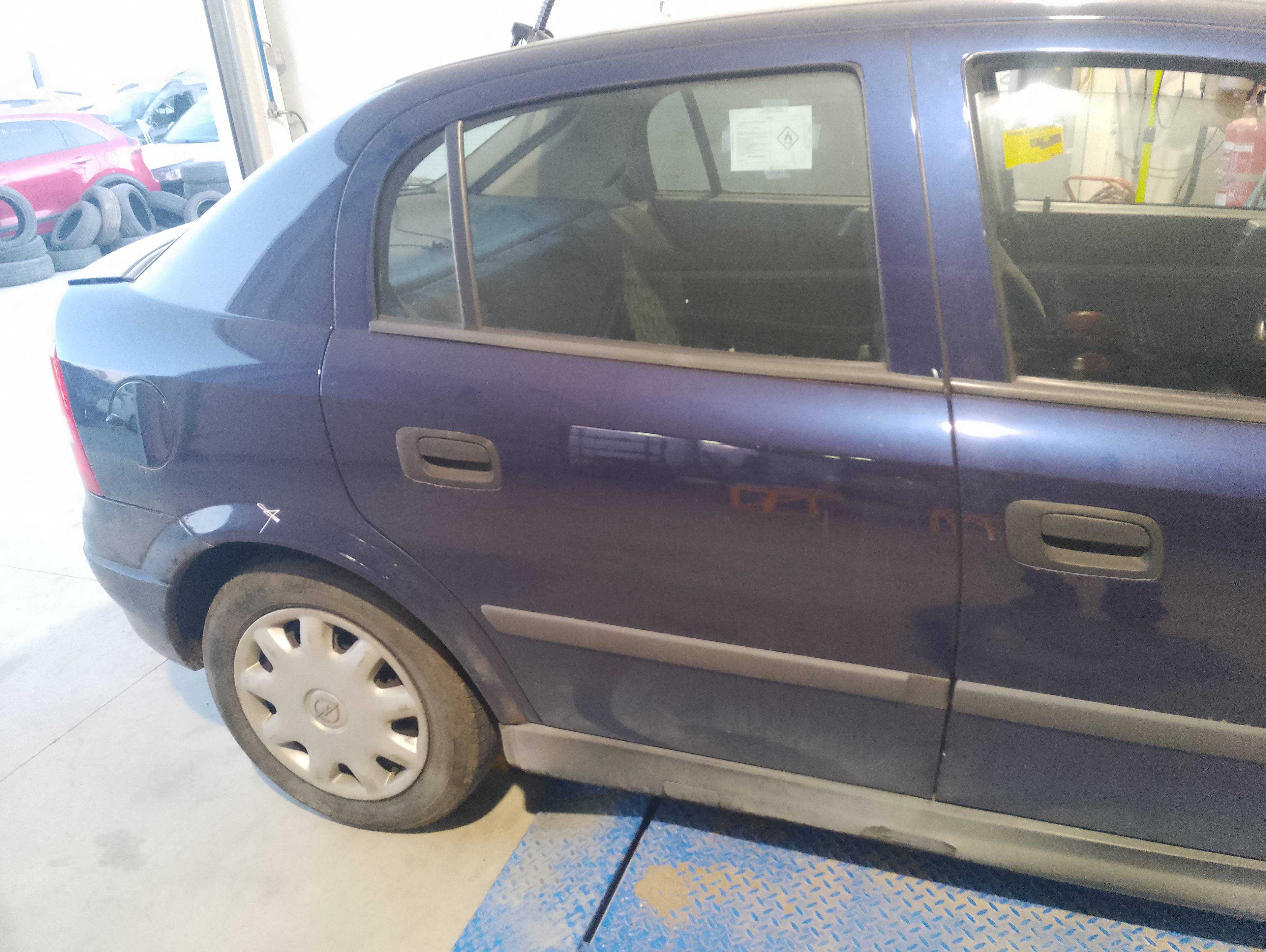 Recambio de puerta trasera derecha para opel astra g berlina club referencia OEM IAM   