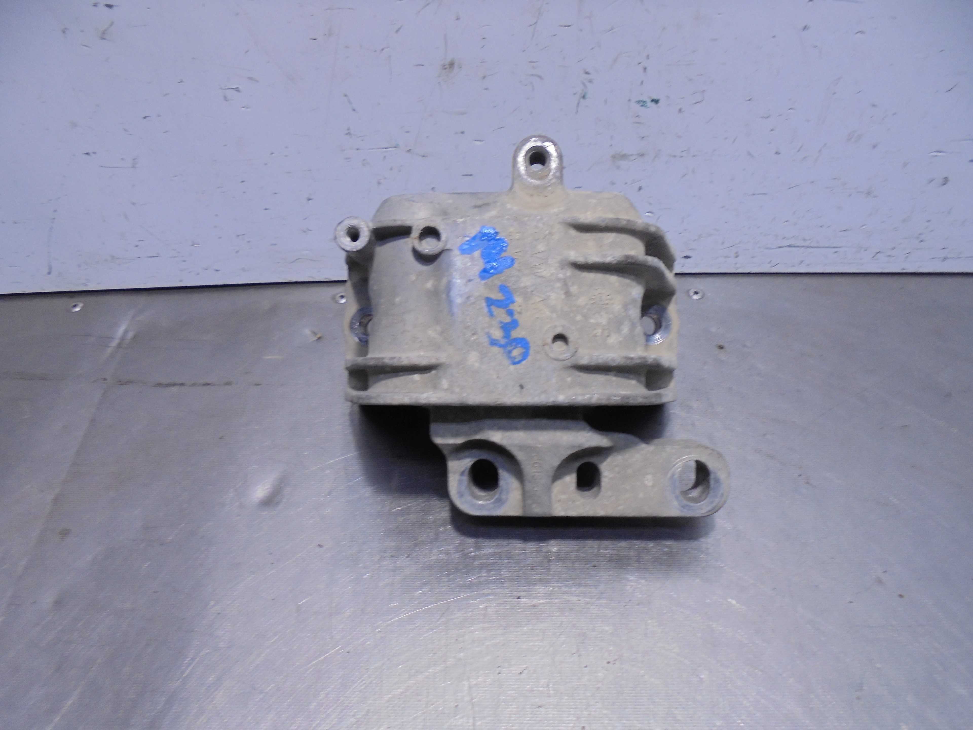 Recambio de soporte motor derecho para seat leon (1p1) comfort limited referencia OEM IAM 1K0199262  