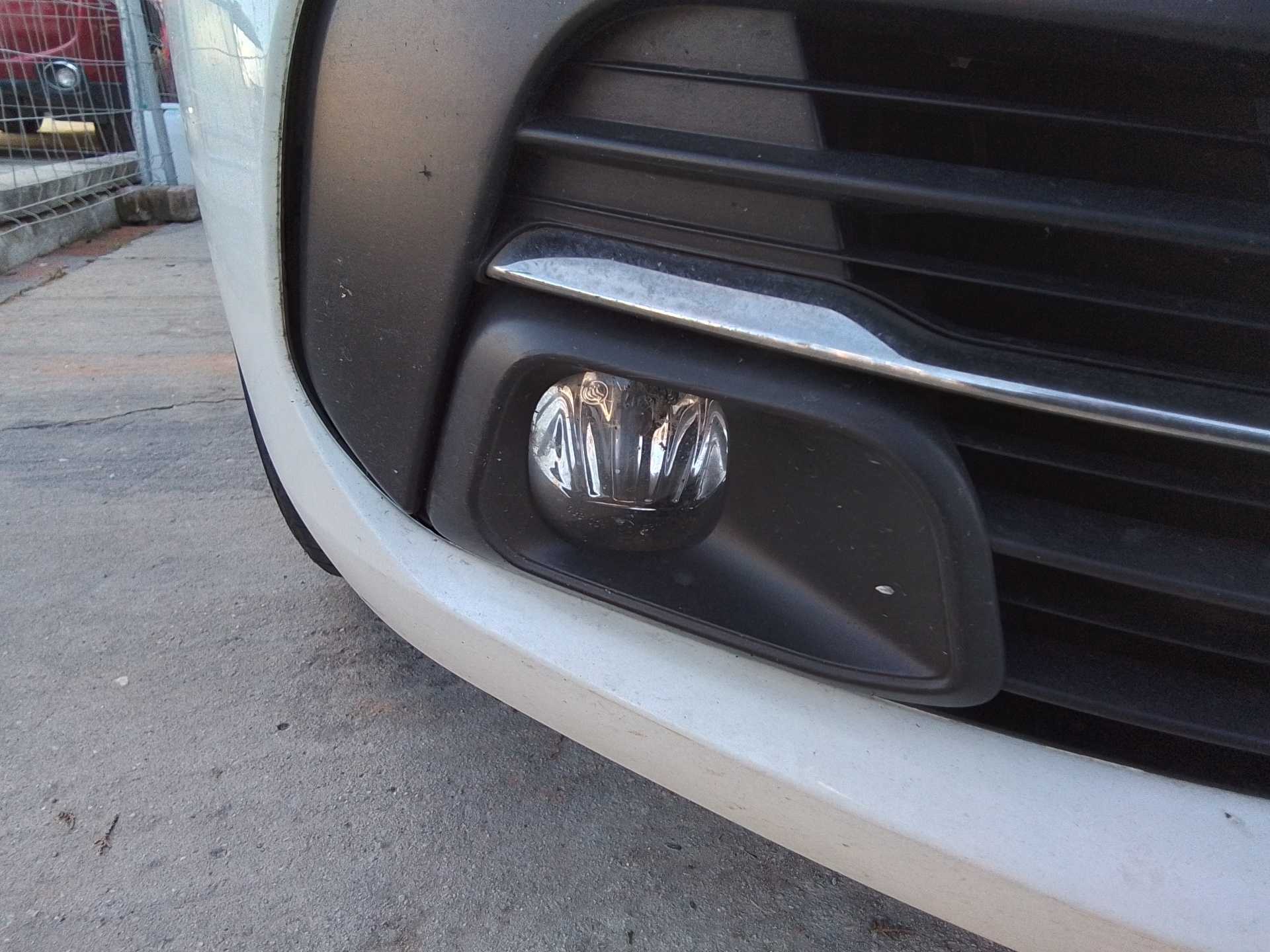 Recambio de faro antiniebla derecho para peugeot 308 sw access referencia OEM IAM   