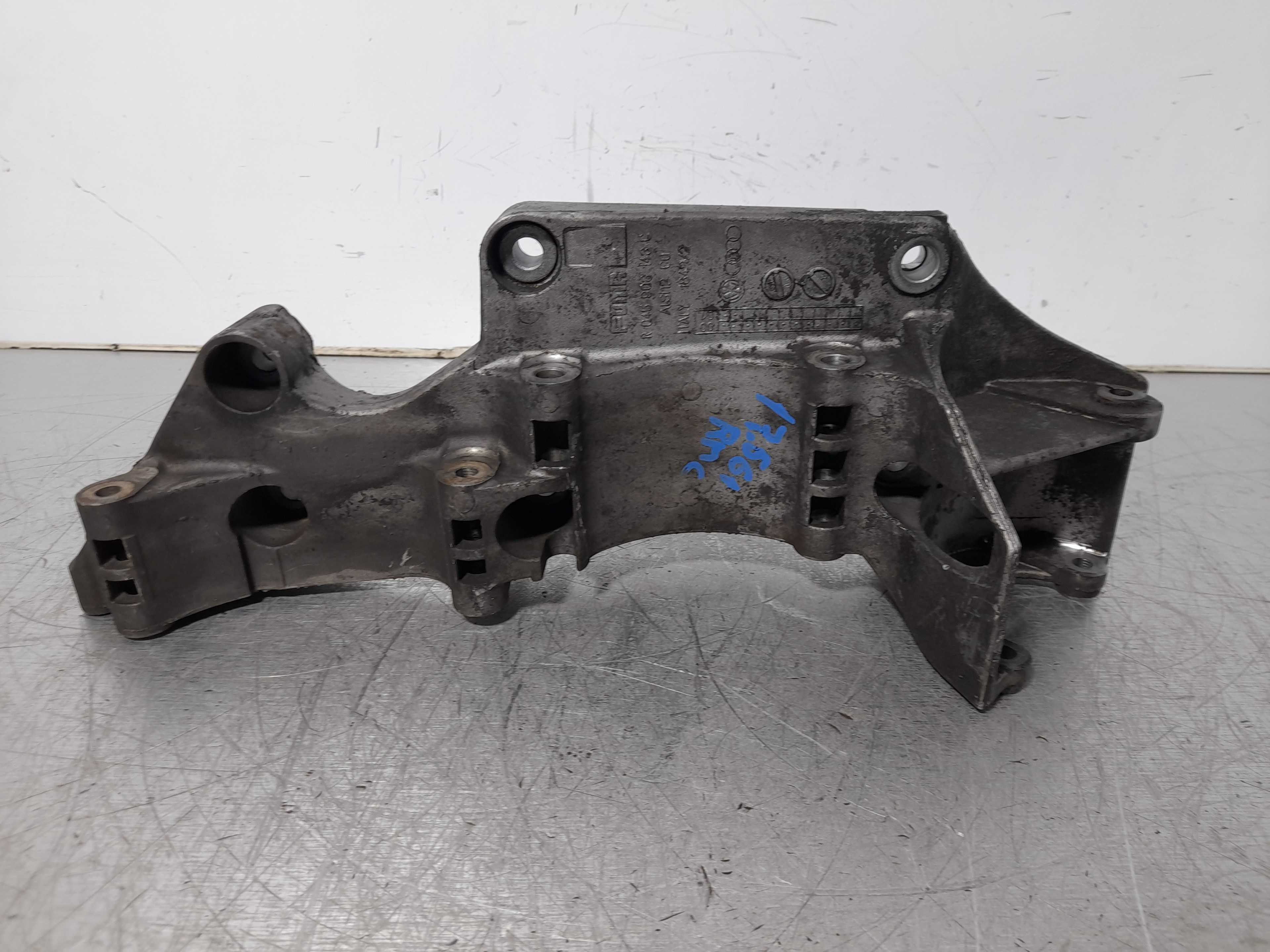 Recambio de soporte alternador para audi a3 (8l) 1.9 tdi ambiente referencia OEM IAM R045903143C  